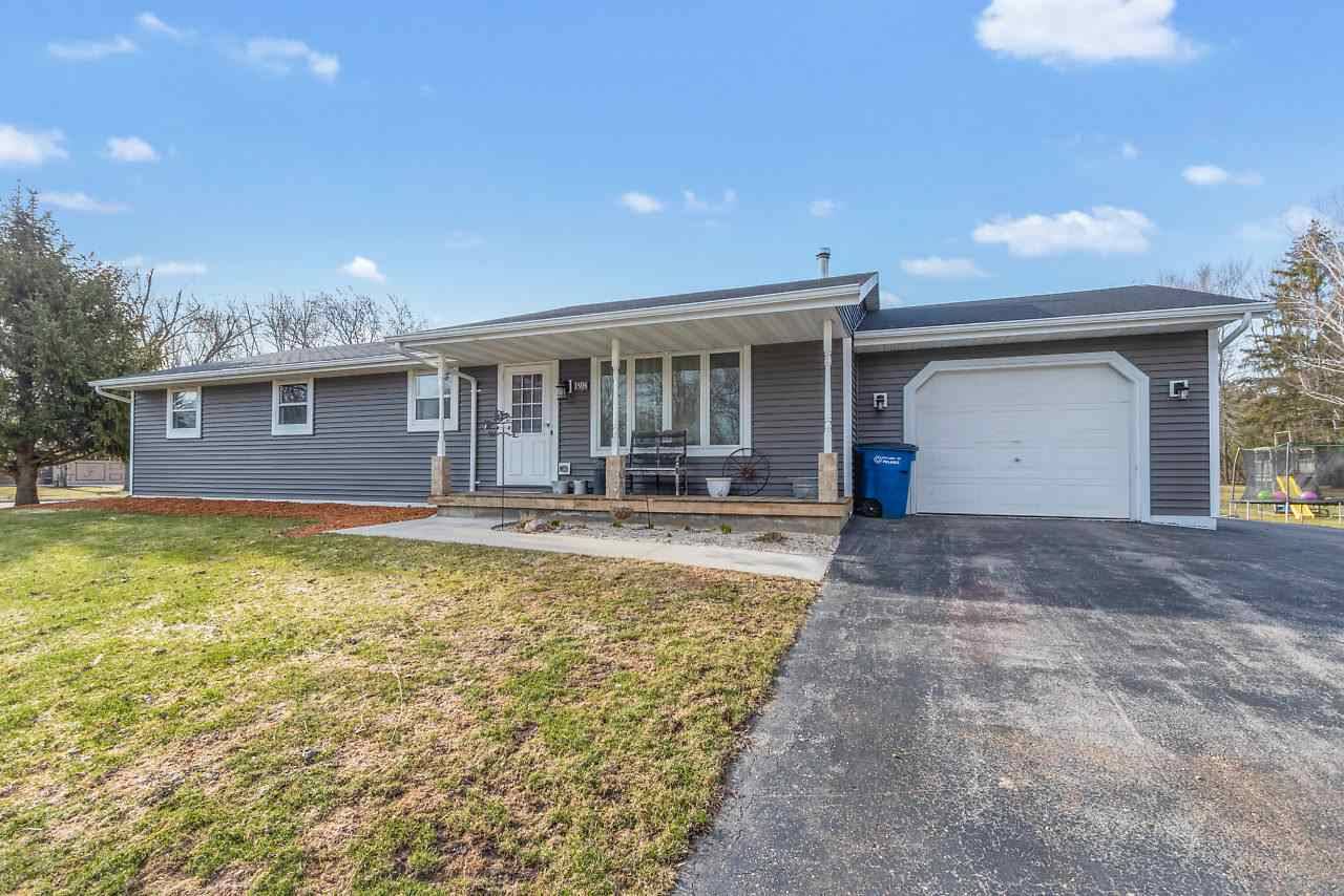 Pulaski, WI 54162,198 E GREEN BAY ST