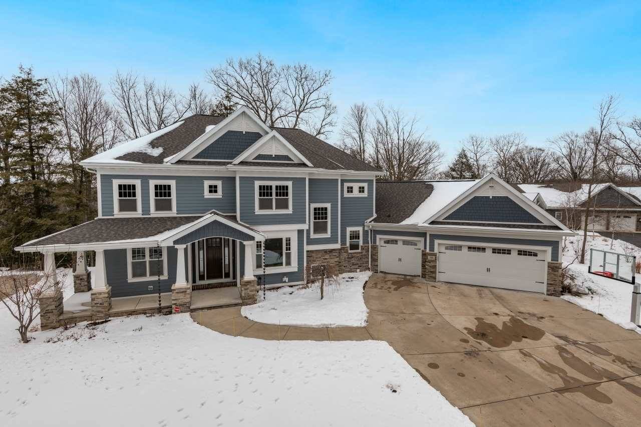 Green Bay, WI 54311-6946,733 IRON HORSE WAY