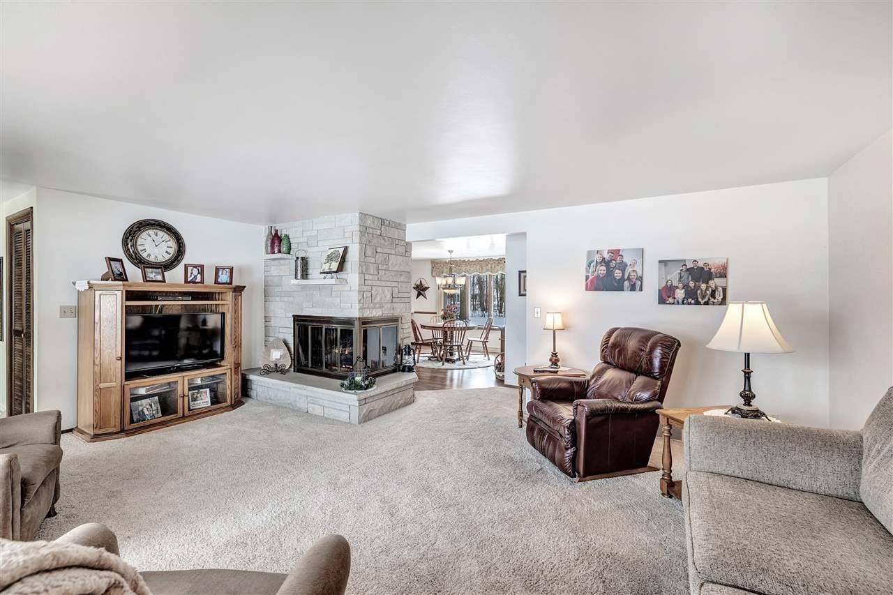 Pulaski, WI 54162-9407,232 E GLENBROOK DR