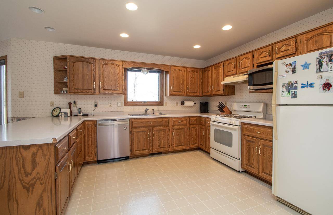 Pulaski, WI 54162-9786,443 BLUE HERON DR