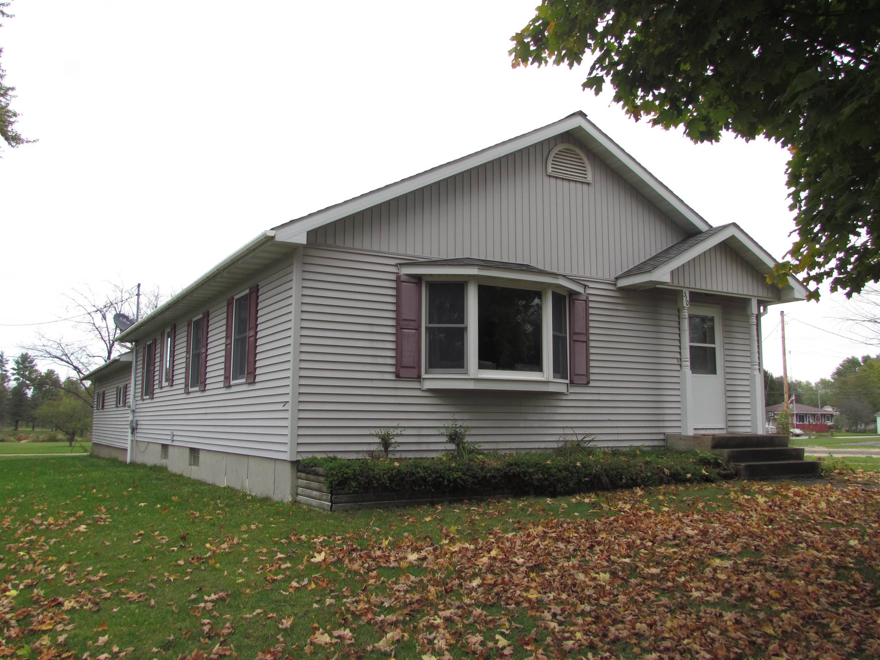 Redgranite, WI 54970,310 W BANNERMAN AVE