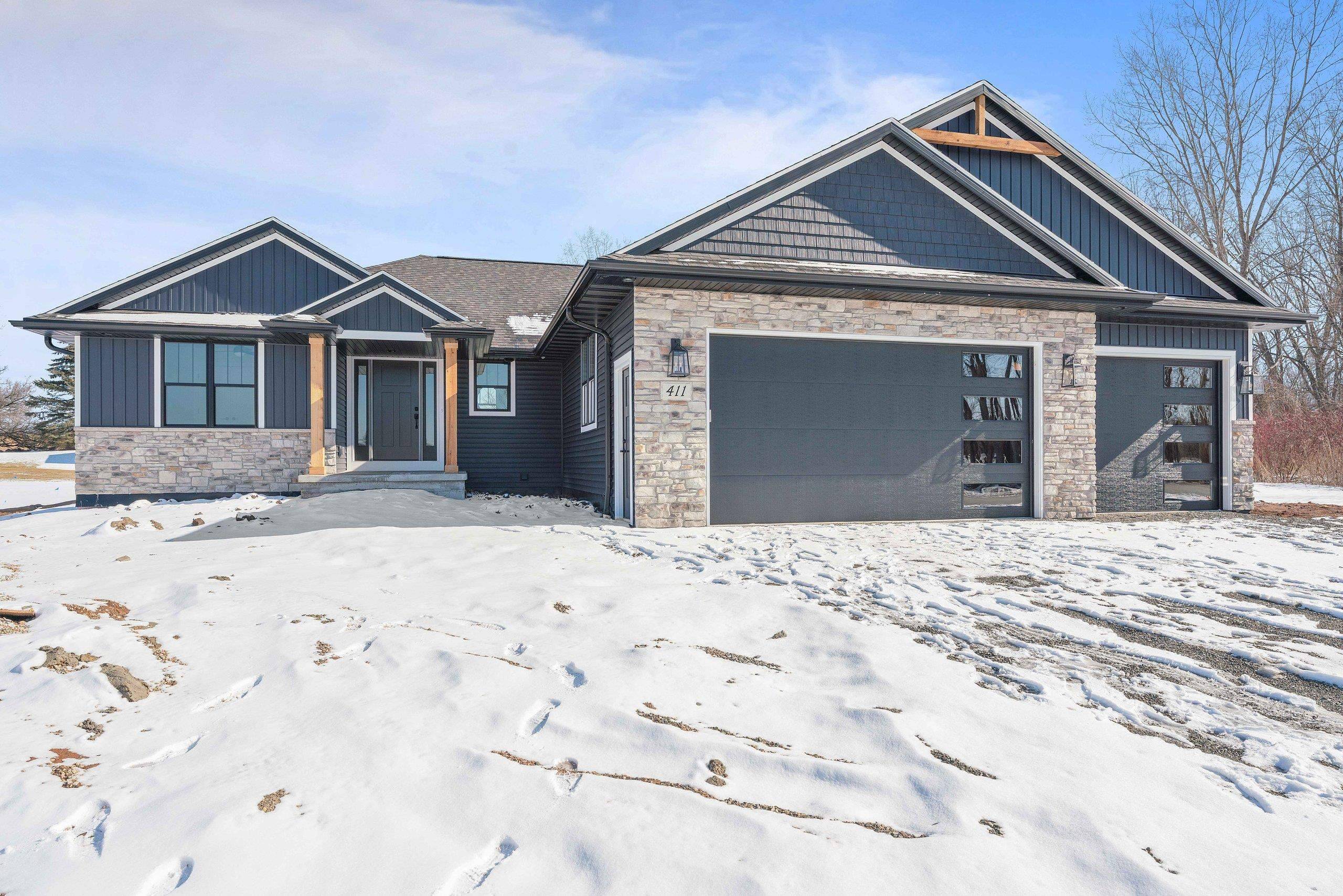 De Pere, WI 54115,411 CHASE AVE