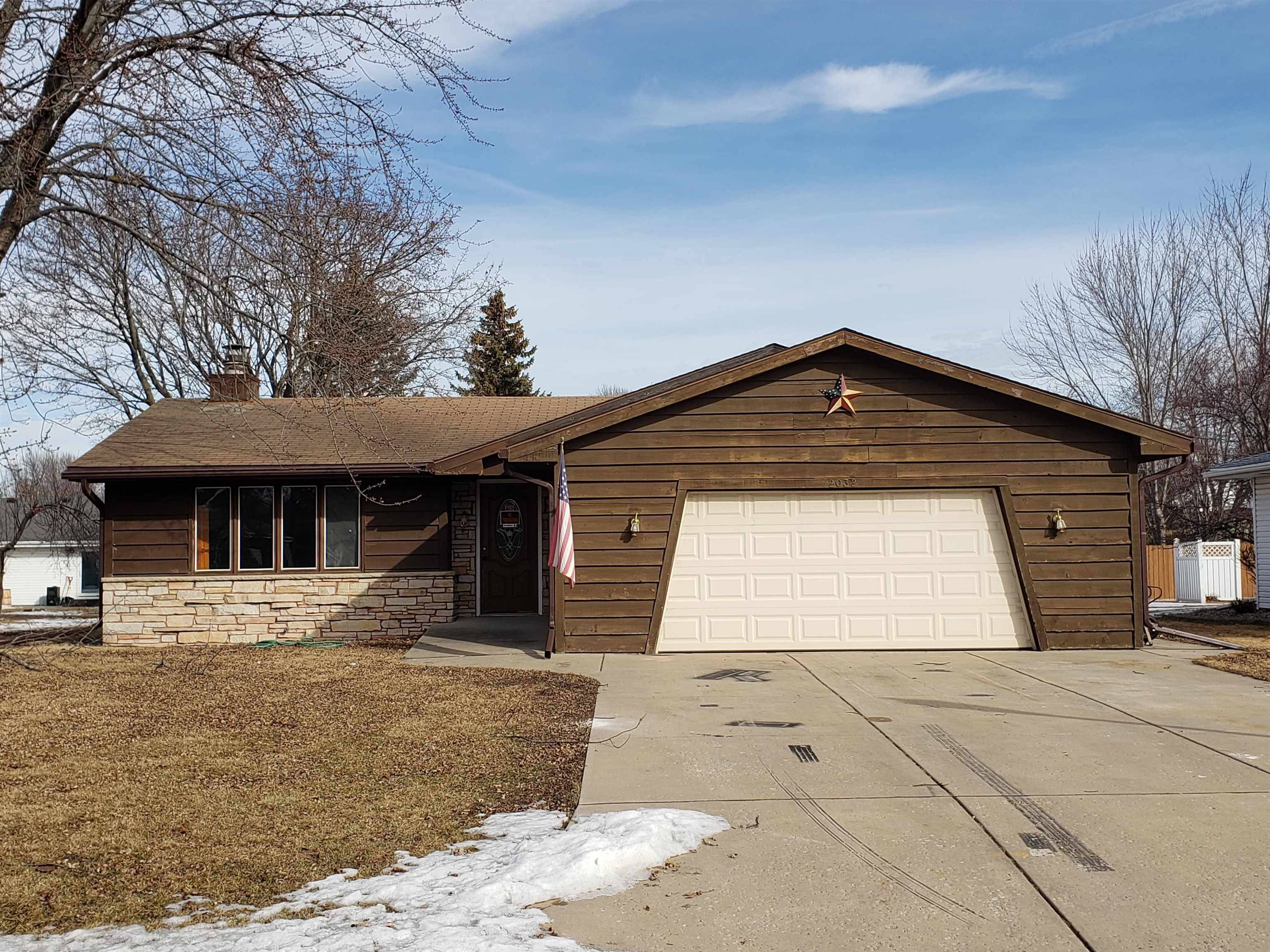 Appleton, WI 54914-1940,2032 W HARVEST DR