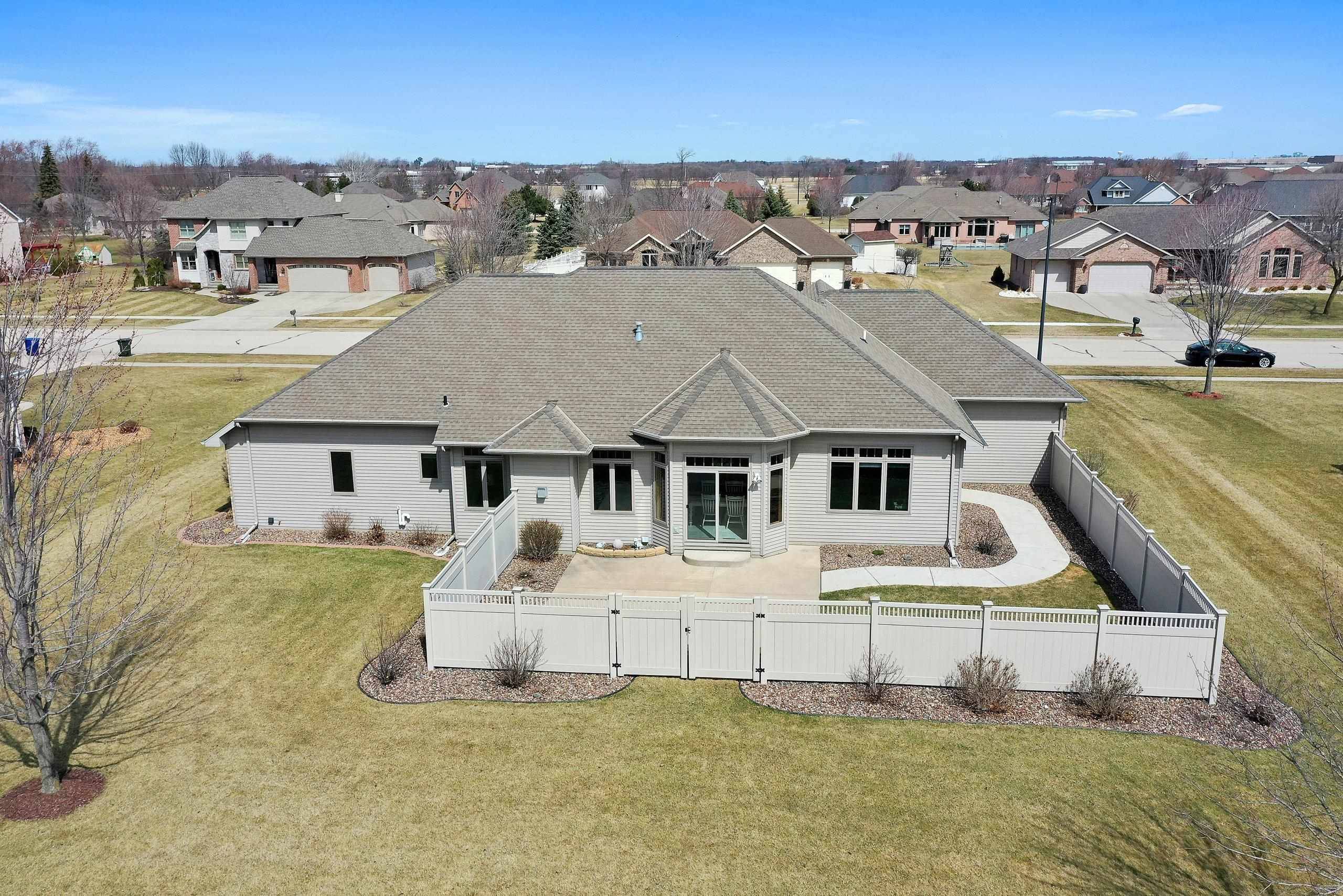 De Pere, WI 54115-9130,1545 SILVER MAPLE DR