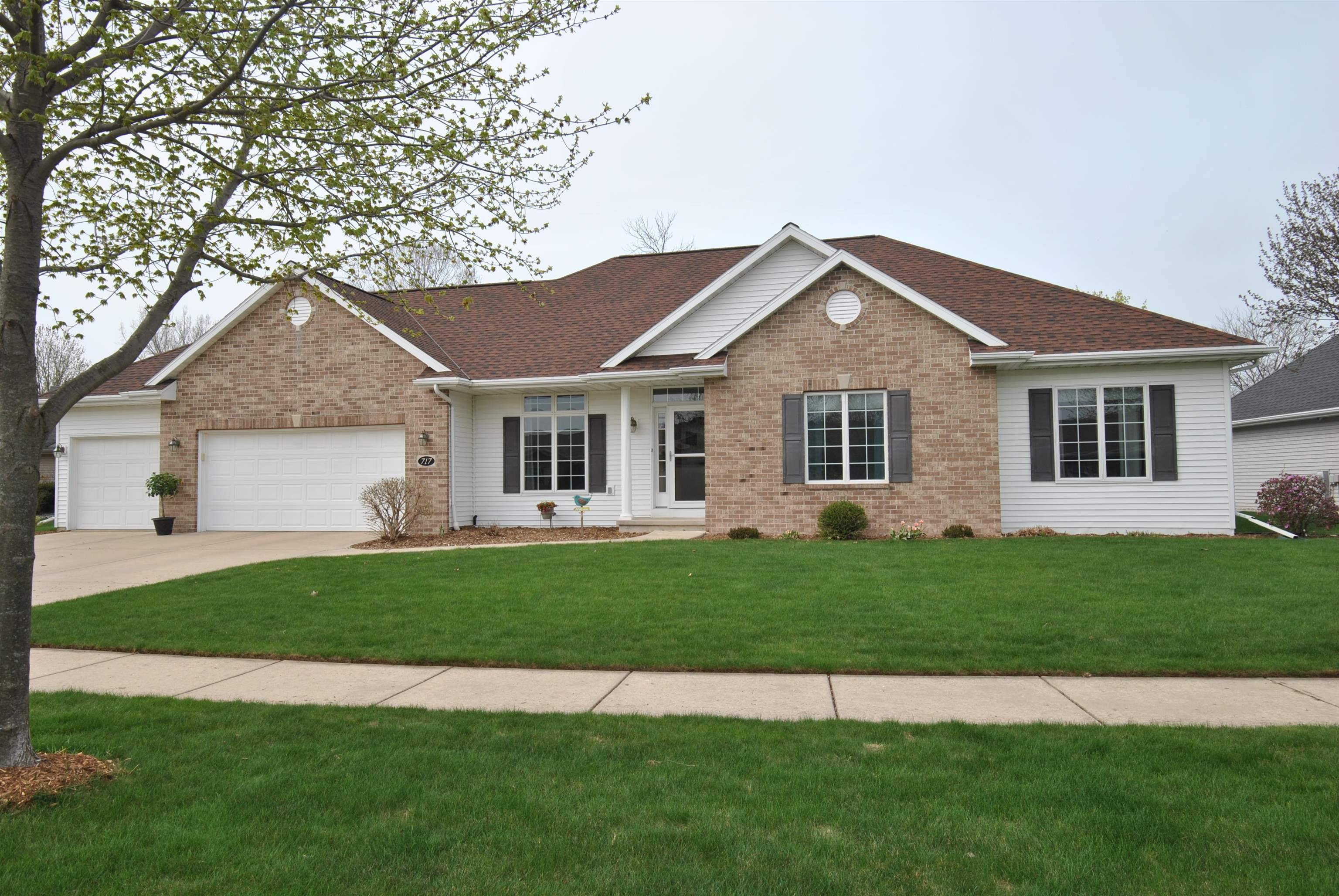 De Pere, WI 54115,717 E RIVER DR