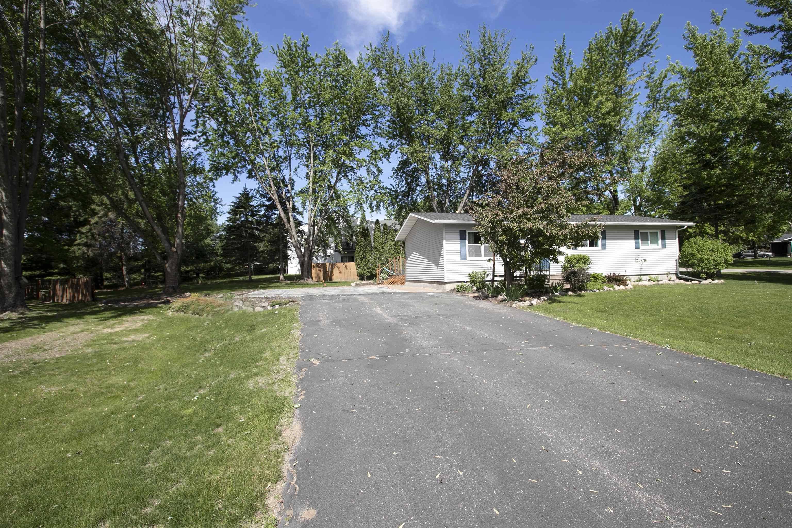 Amherst, WI 54406,435 CIRCLE DR