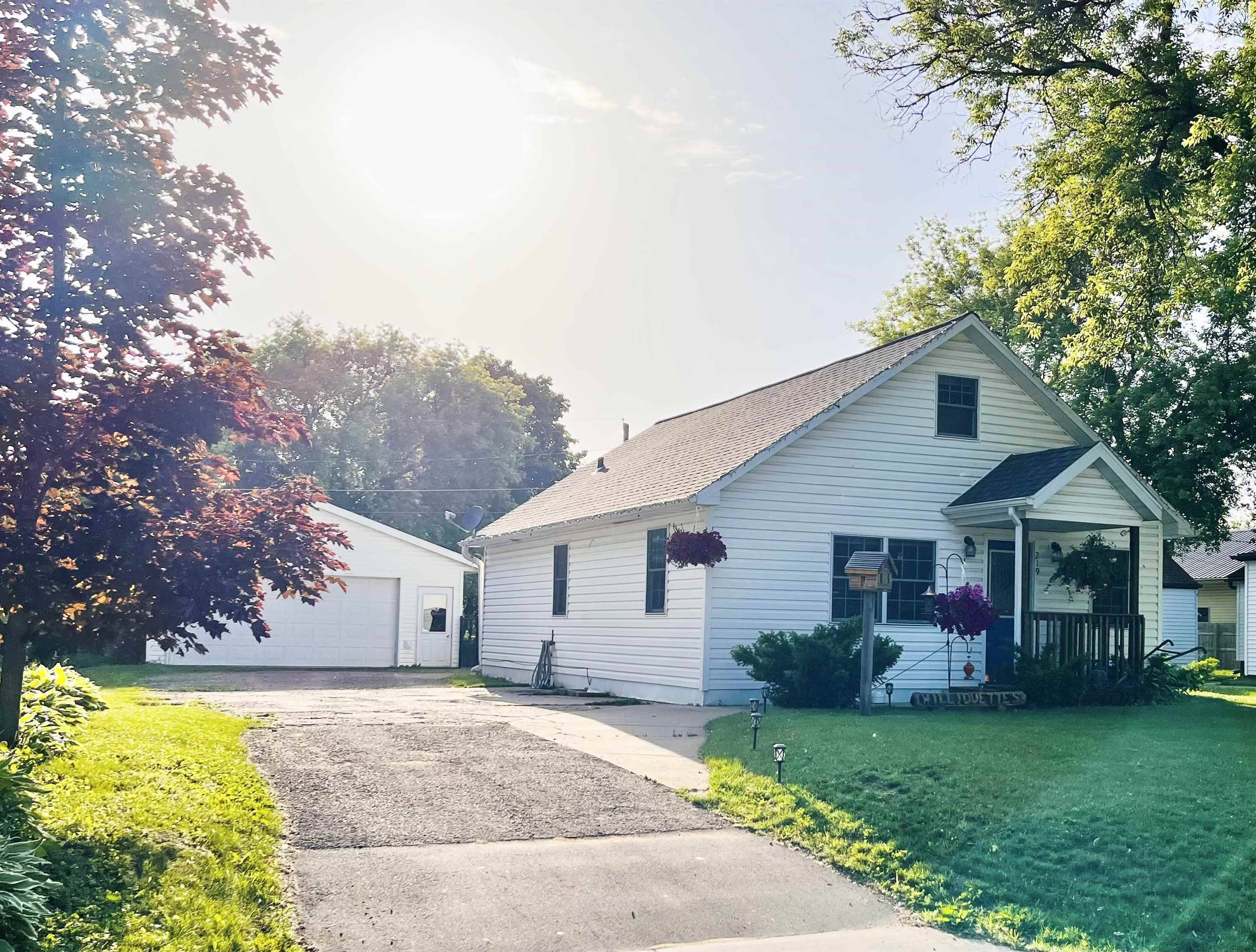 Oconto Falls, WI 54154,219 S OAKLAND AVE
