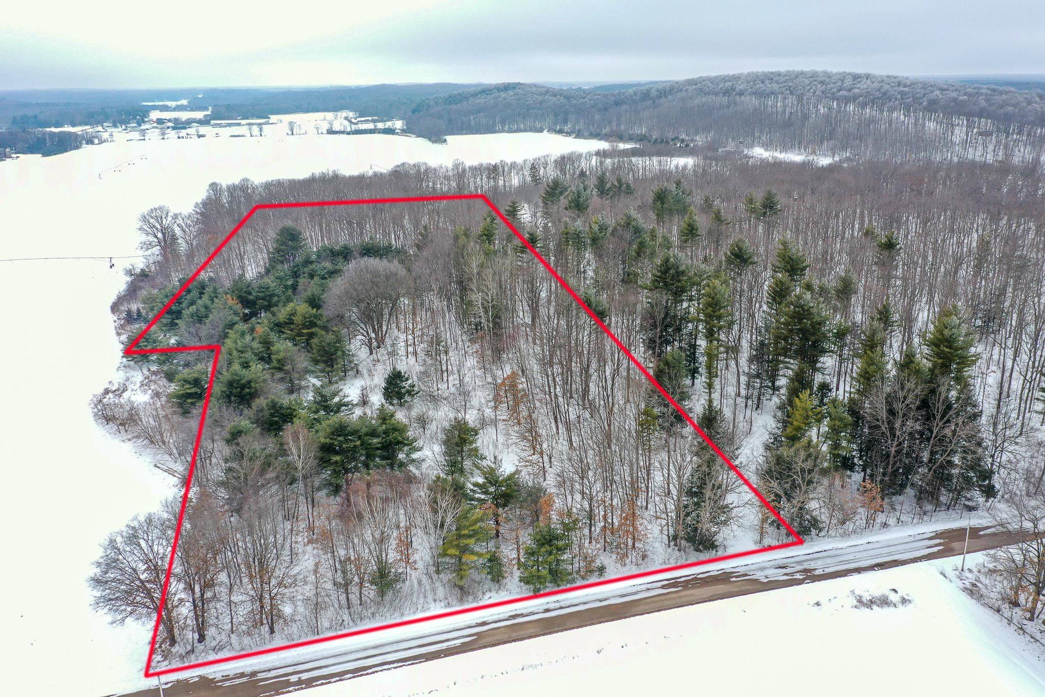 Iola, WI 54945,DRAKE RD
