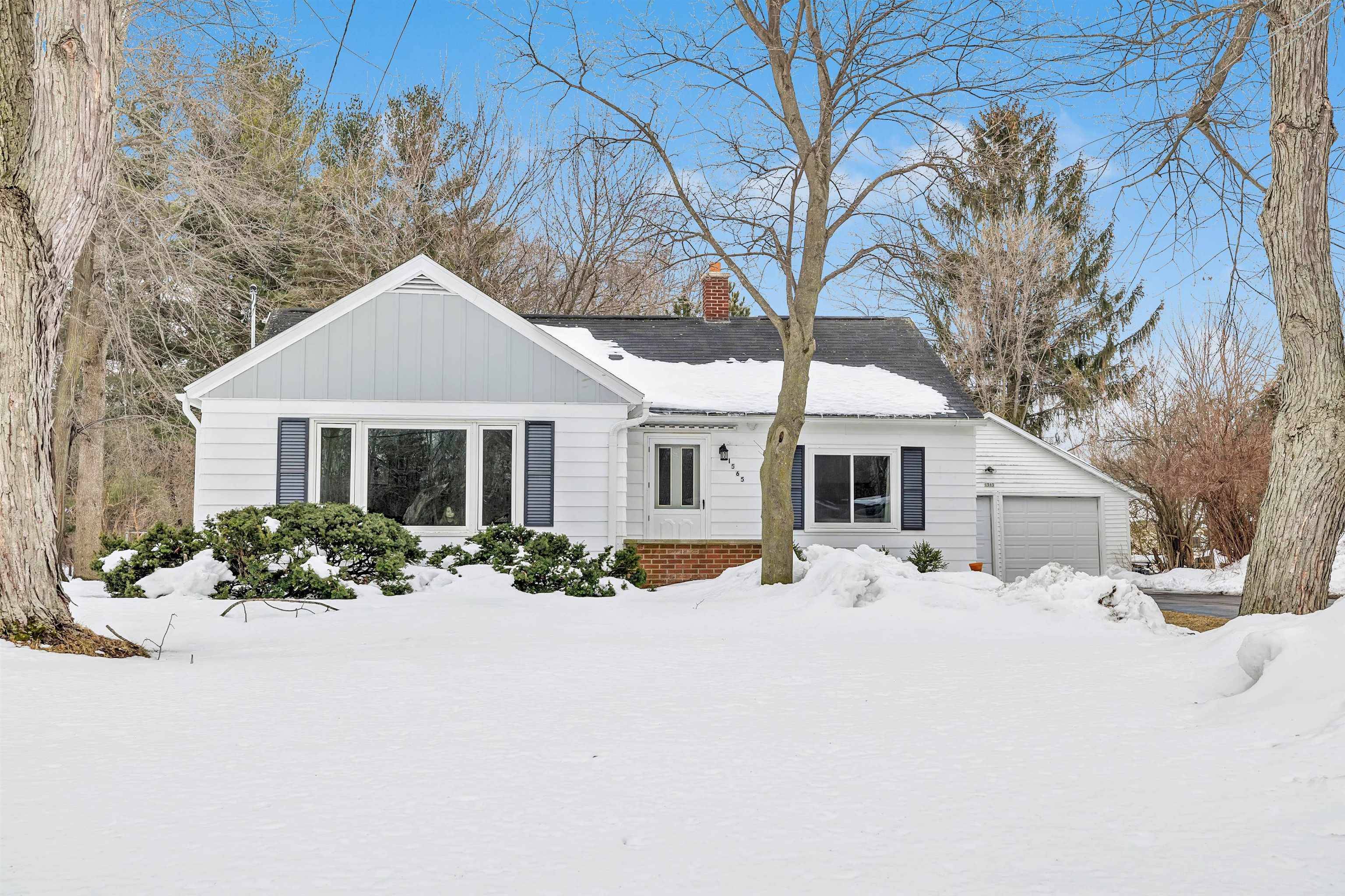 Suamico, WI 54173-8120,1565 RIVERSIDE DR