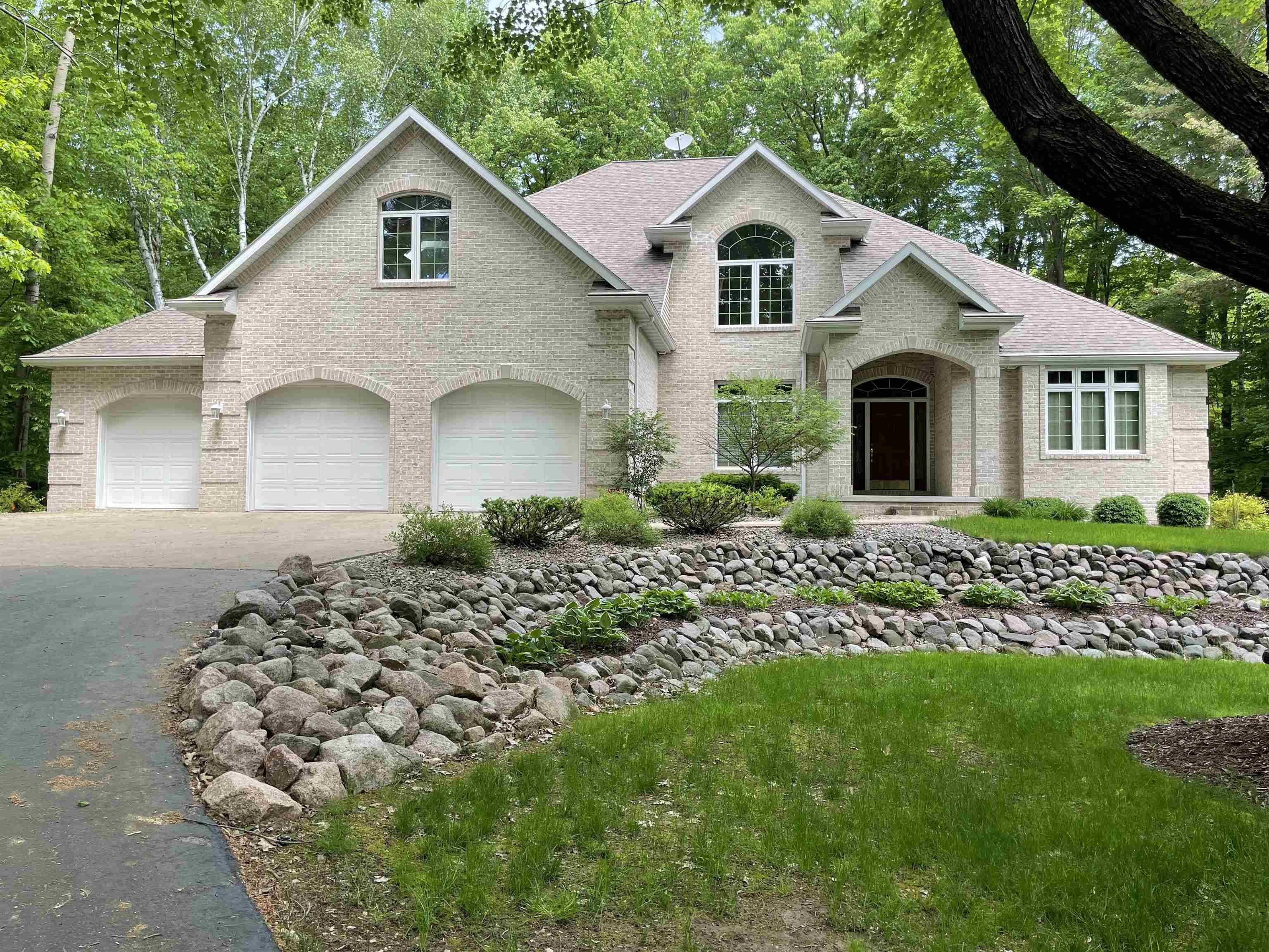 Suamico, WI 54313-8714,3430 SHADY LN