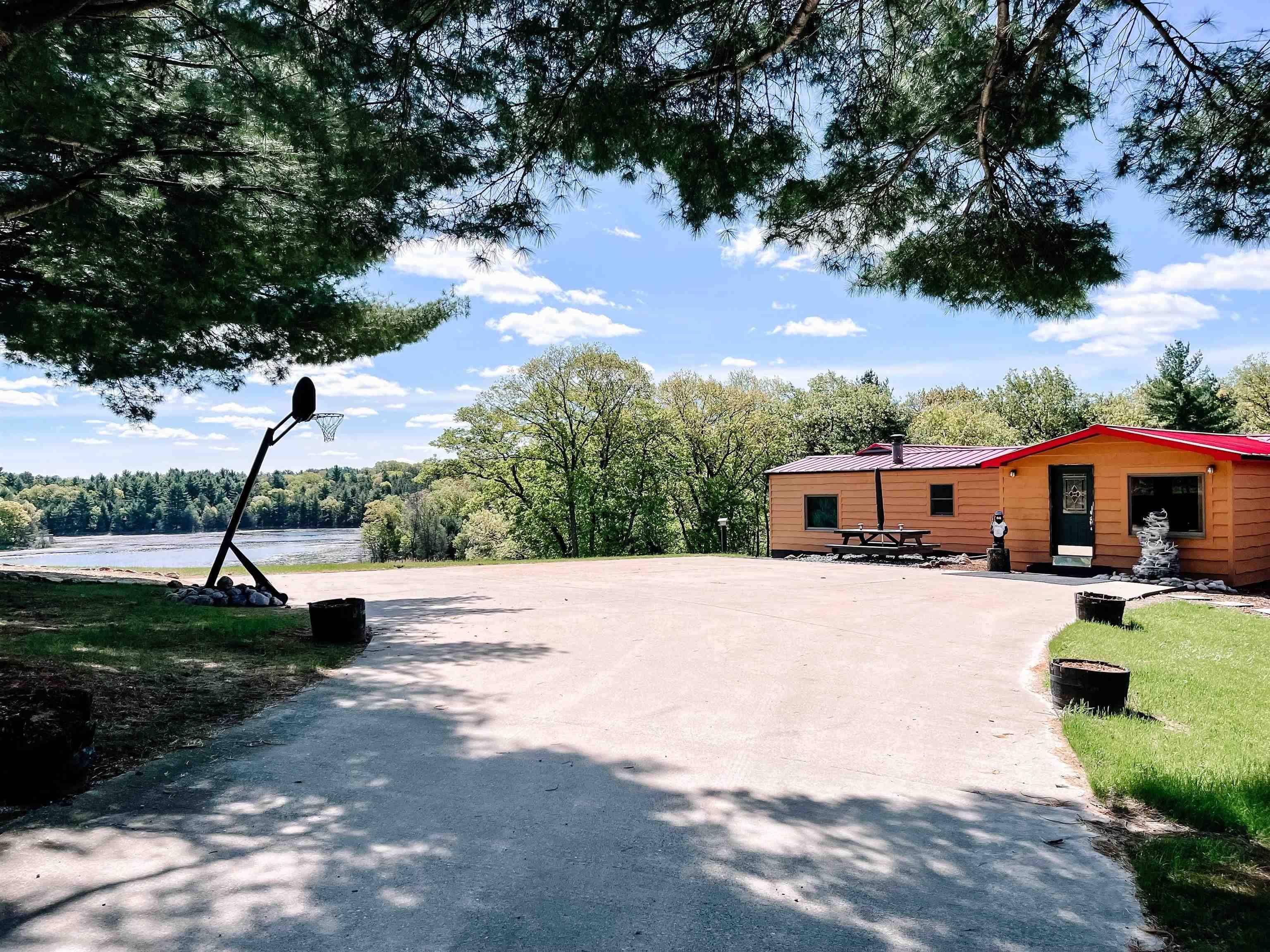 Montello, WI 53949,W5093 EVERGREEN LN