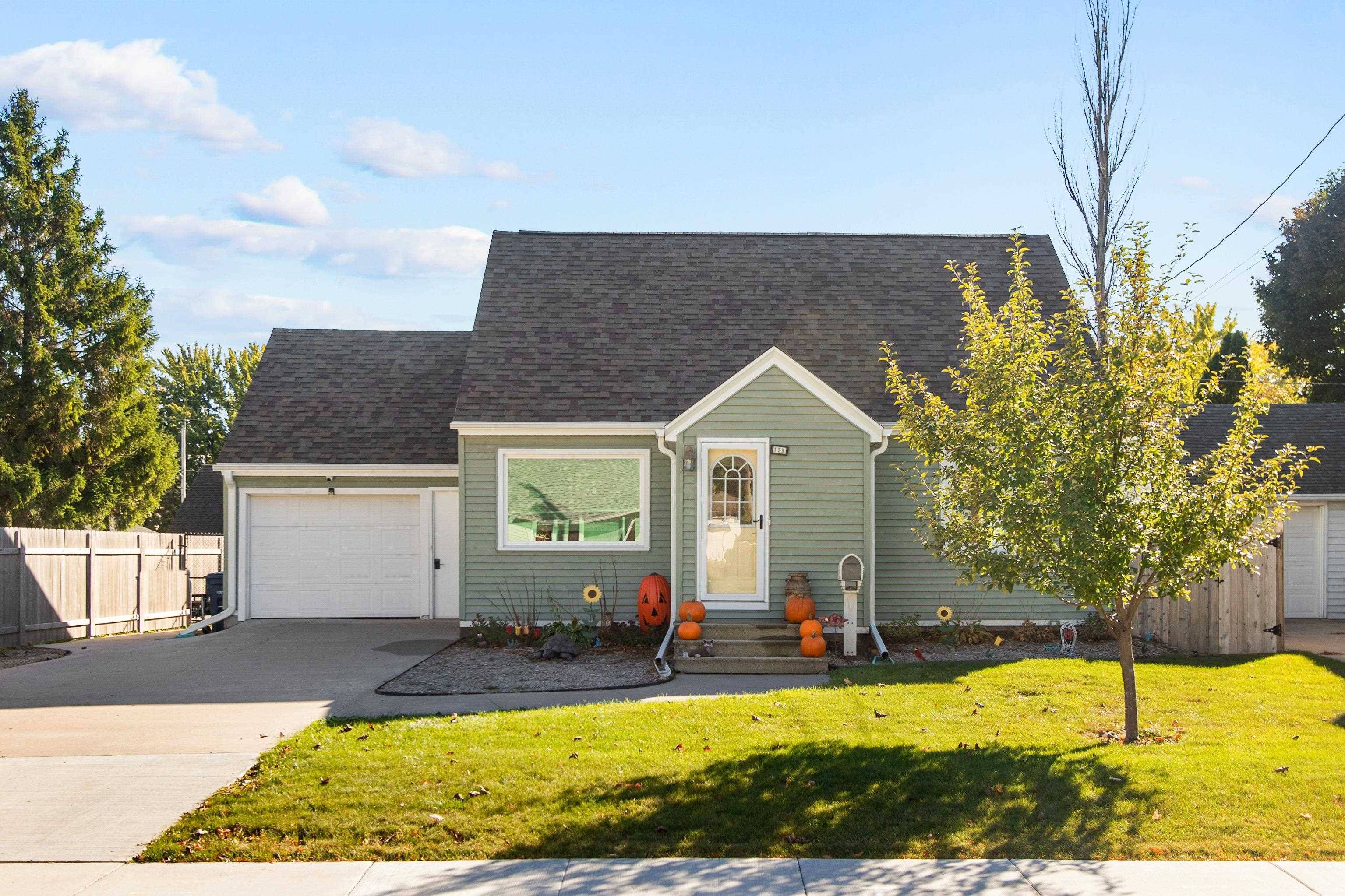 Combined Locks, WI 54113-1010,129 ELM ST
