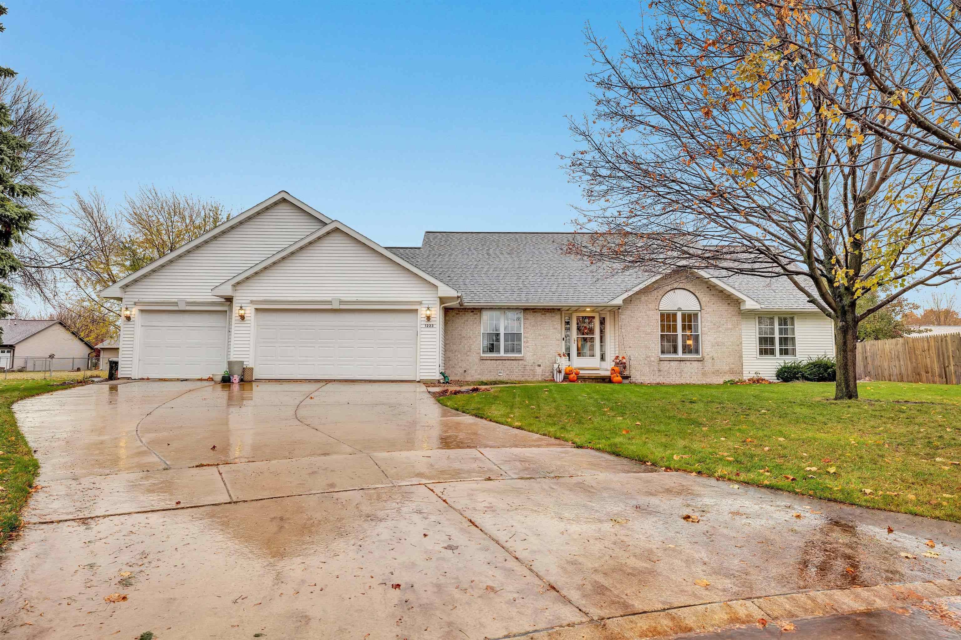 De Pere, WI 54115-3810,1223 CECELIA CT