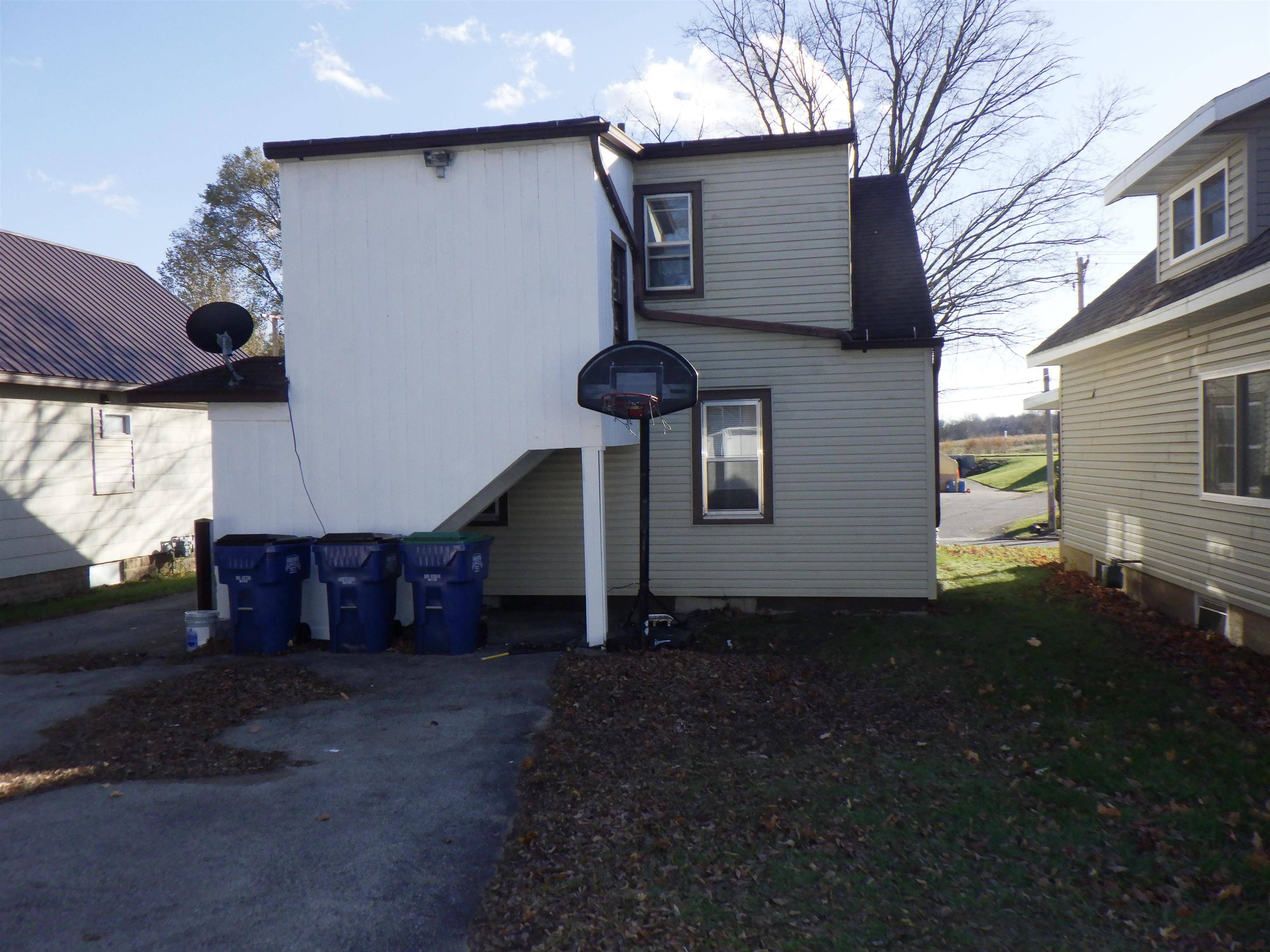 Clintonville, WI 54929-1606,88 6TH ST