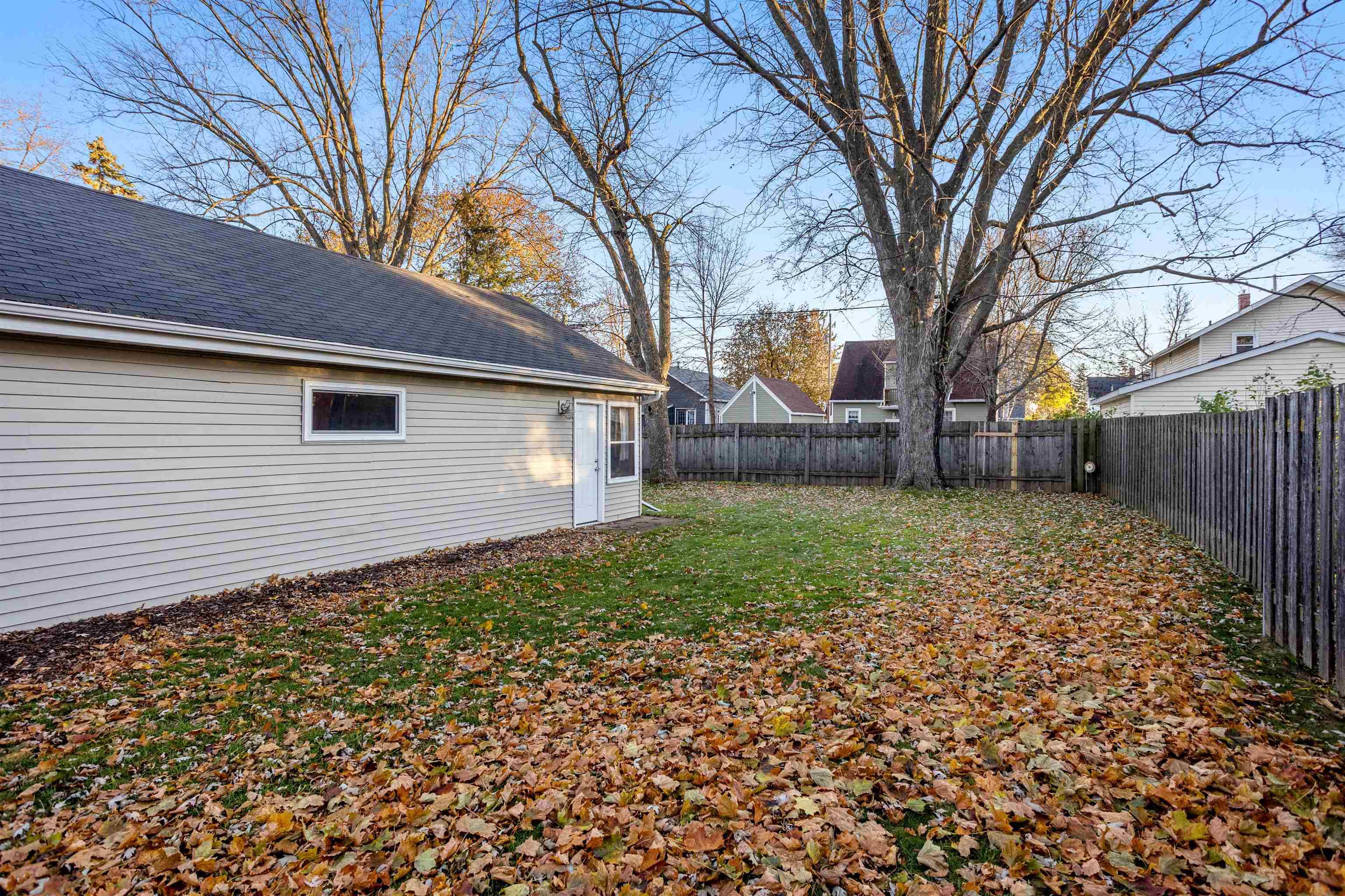 Appleton, WI 54911,617 E BREWSTER ST