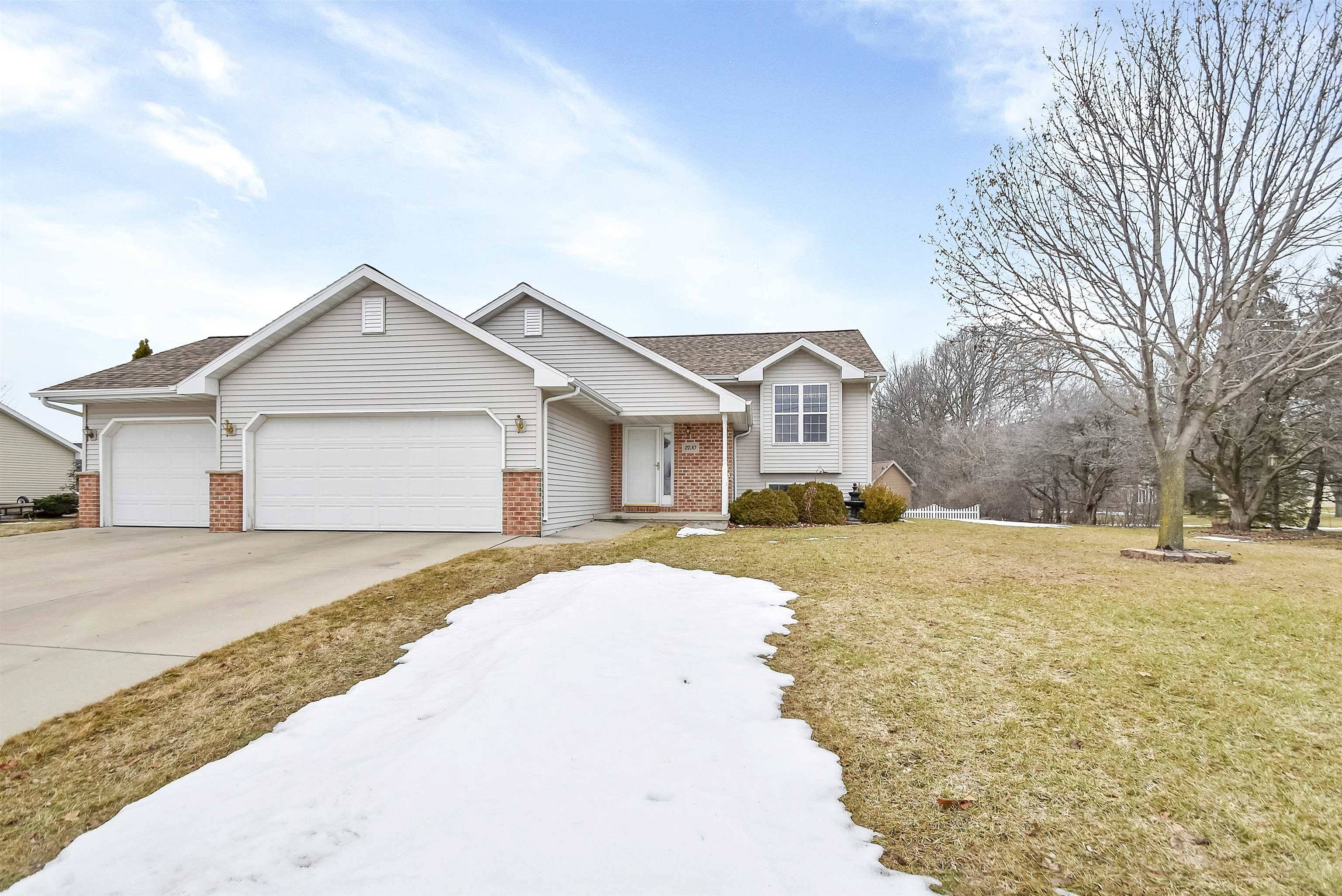 De Pere, WI 54115,2230 LAWRENCE DR