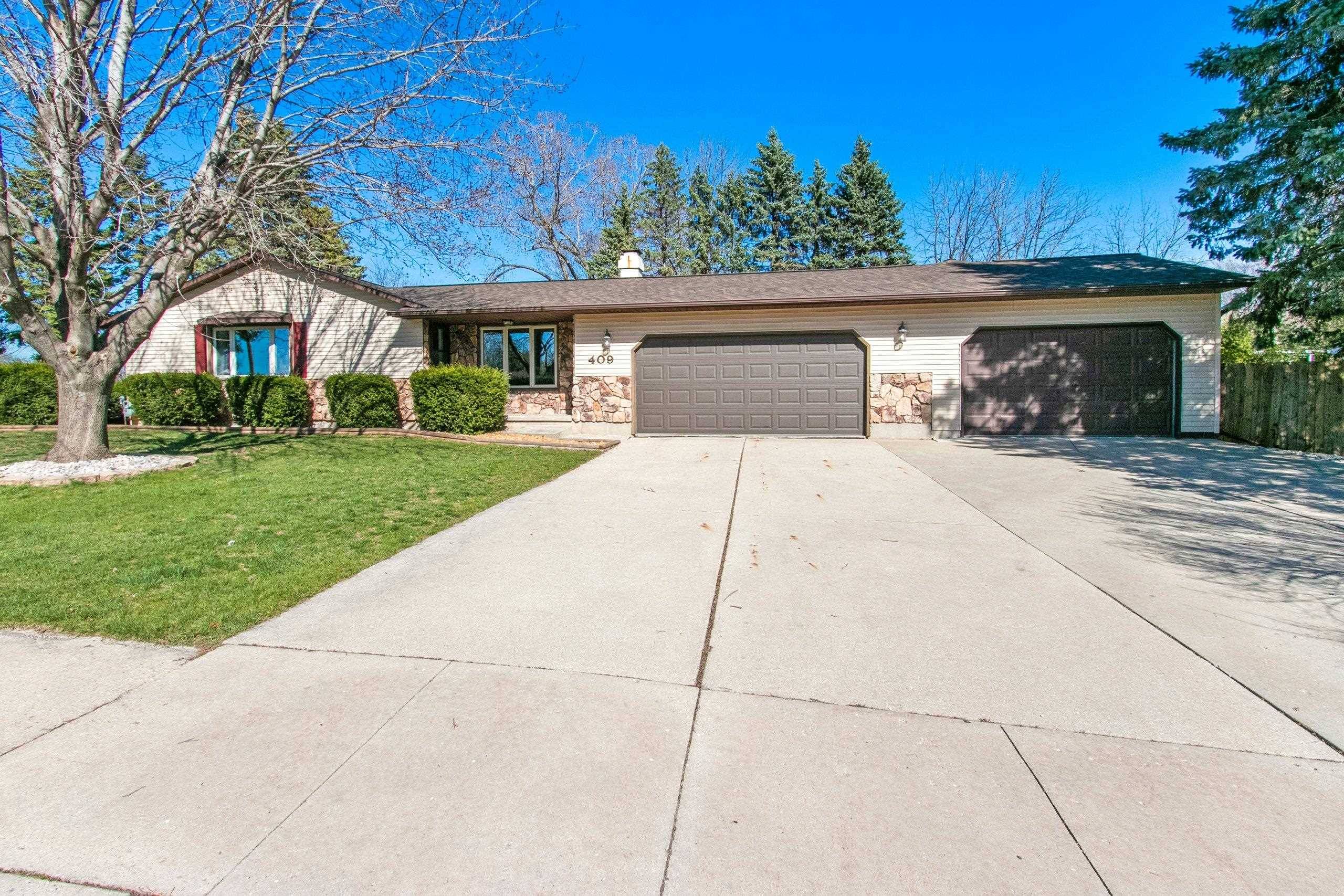 De Pere, WI 54115-1329,409 LOIS ST
