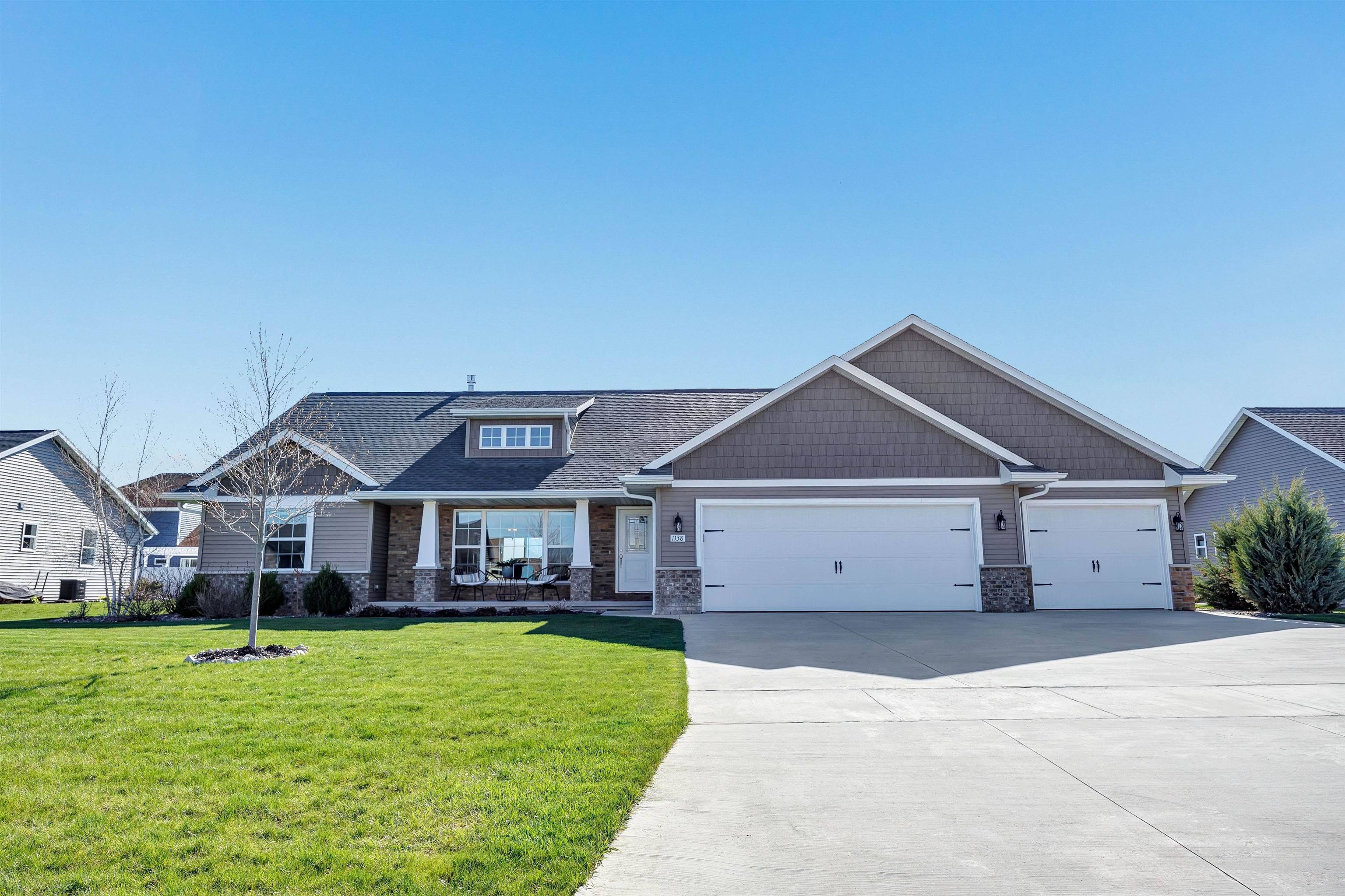 De Pere, WI 54115-7310,1138 APPLEWOOD DR