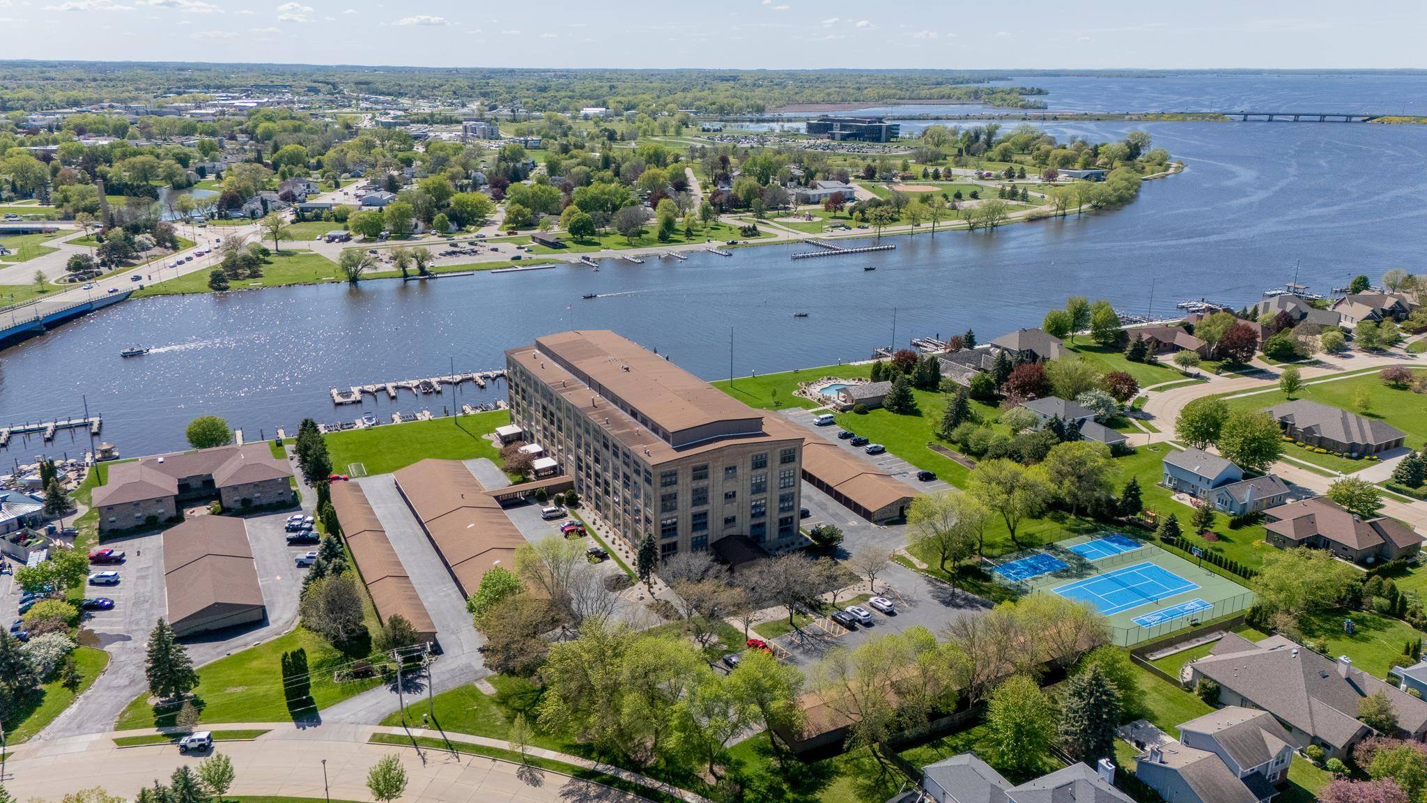 Oshkosh, WI 54901,1545 ARBORETUM DR #407