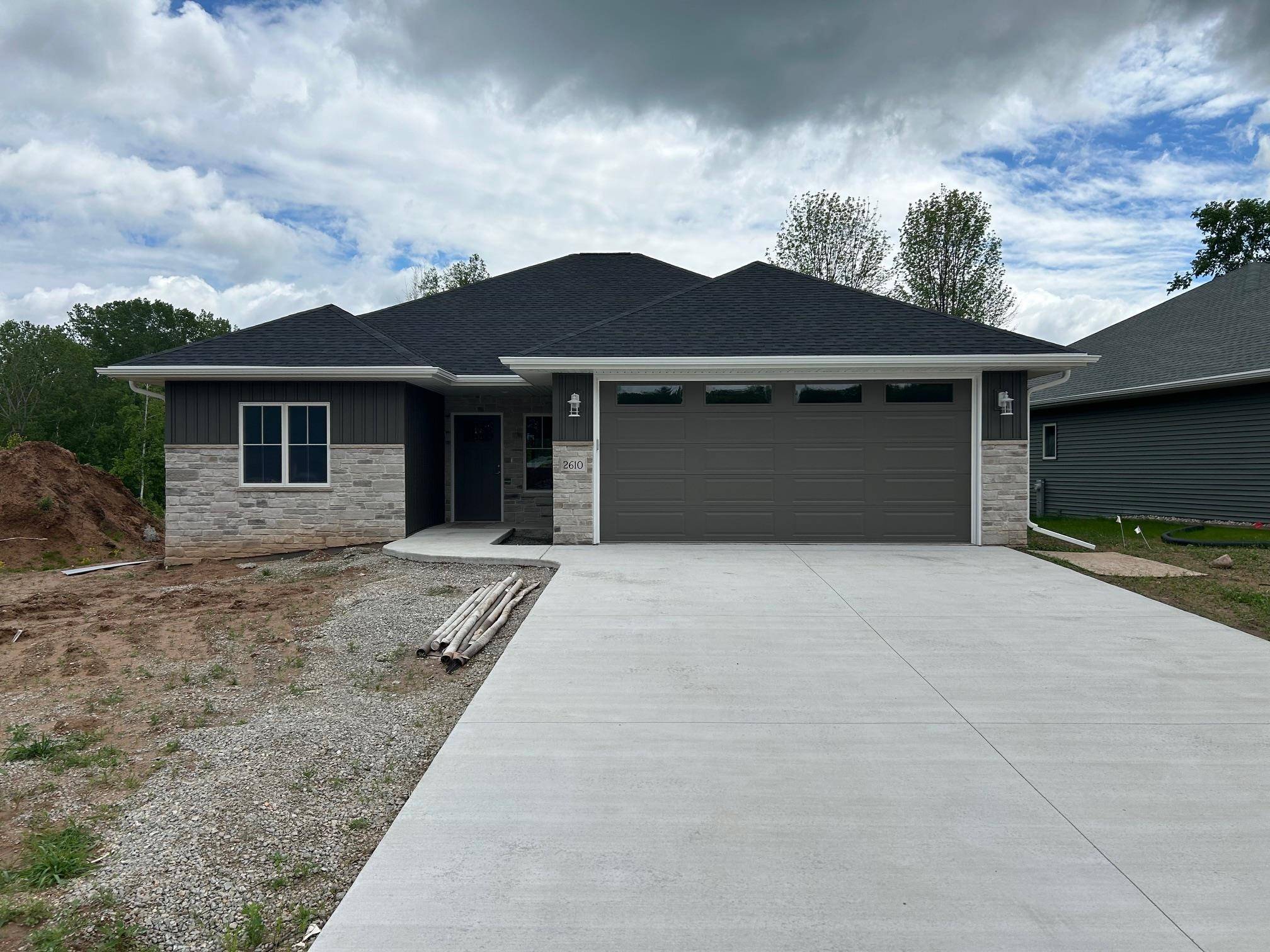 Suamico, WI 54313-0000,2610 FARMINGTON WAY