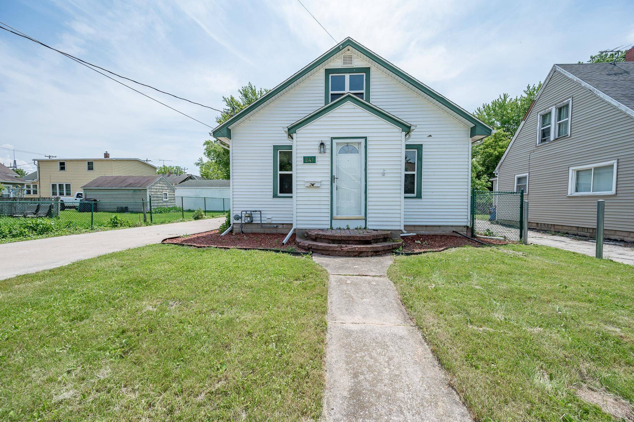 Menasha, WI 54952,241 LAKE ST