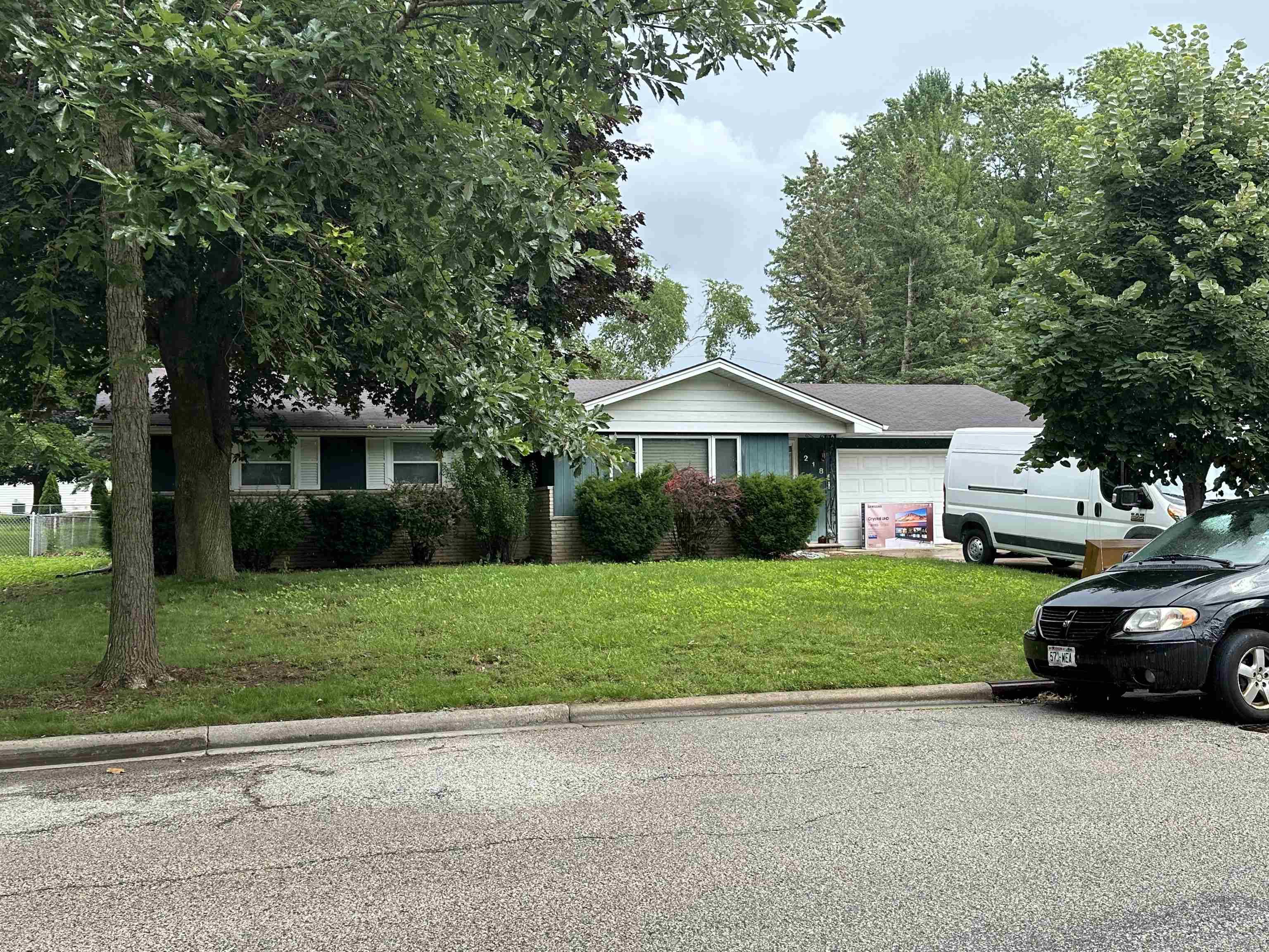 Green Bay, WI 54304,2185 DOROTHY LN