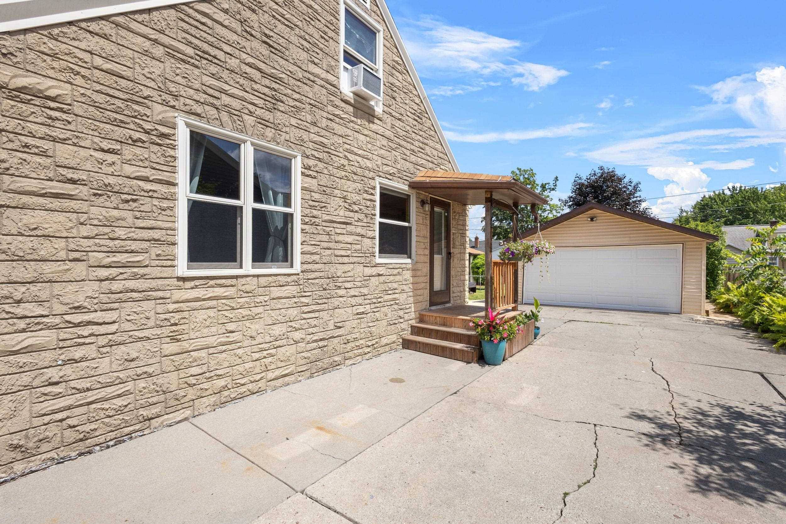 Green Bay, WI 54304,1225 SPENCE ST