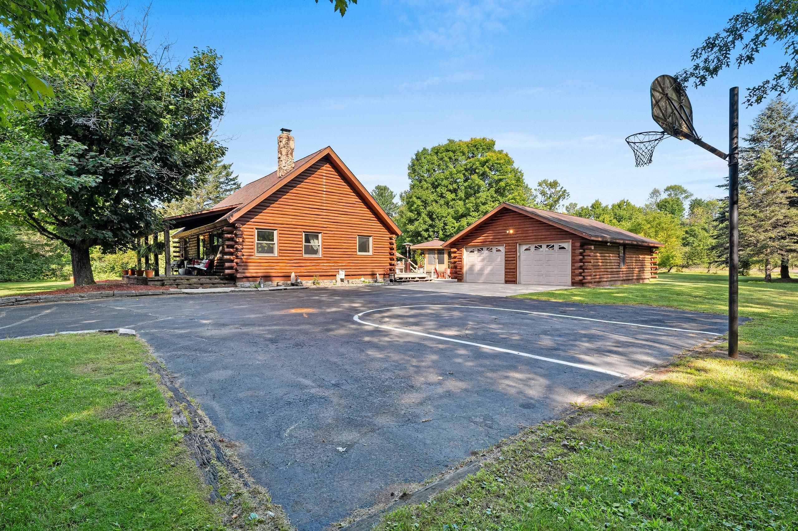 Little Suamico, WI 54141,5026 ALLEN RD