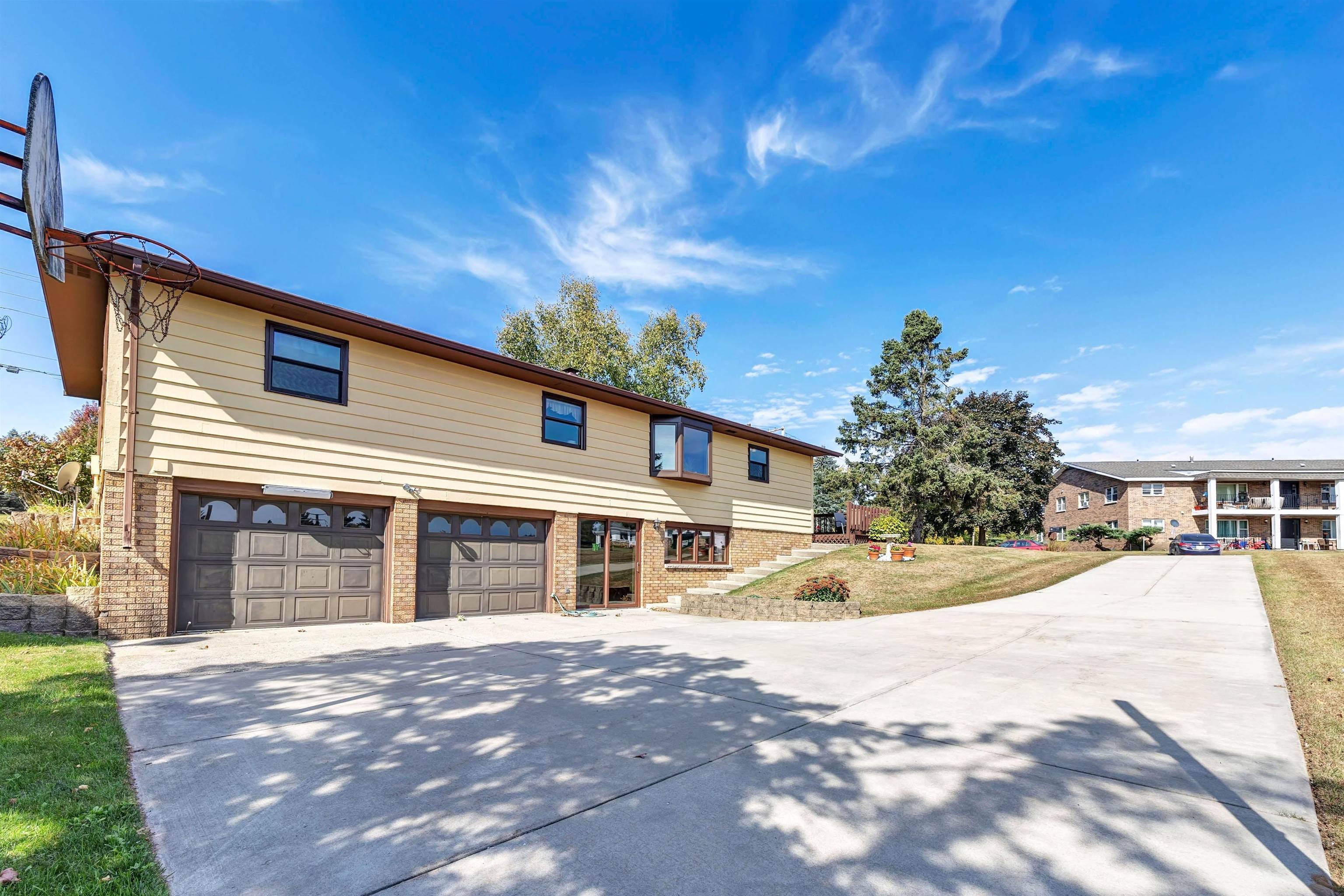 Oconto Falls, WI 54154-1227,204 S FARM RD