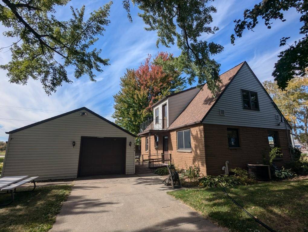 Appleton, WI 54911,2705 E HIETPAS ST