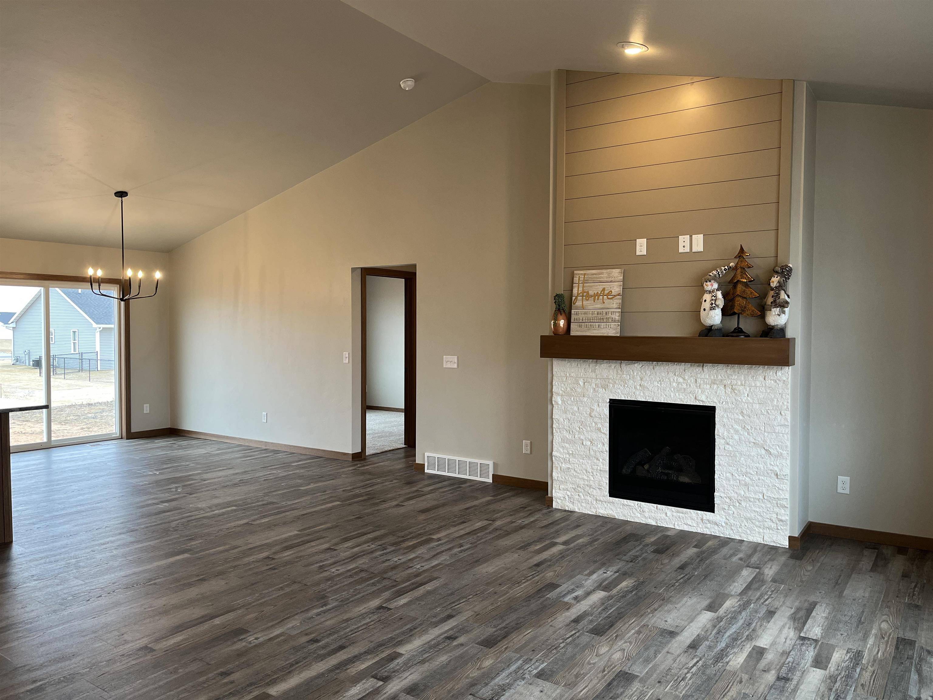 Omro, WI 54963-2302,5364 FENCELINE LN