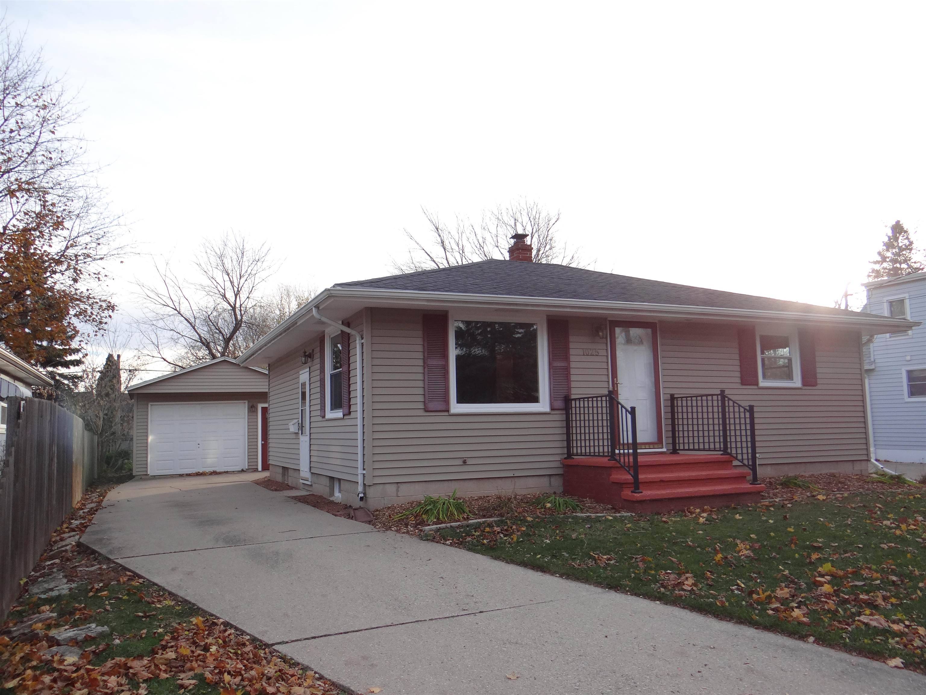 Appleton, WI 54914,1025 W BREWSTER ST