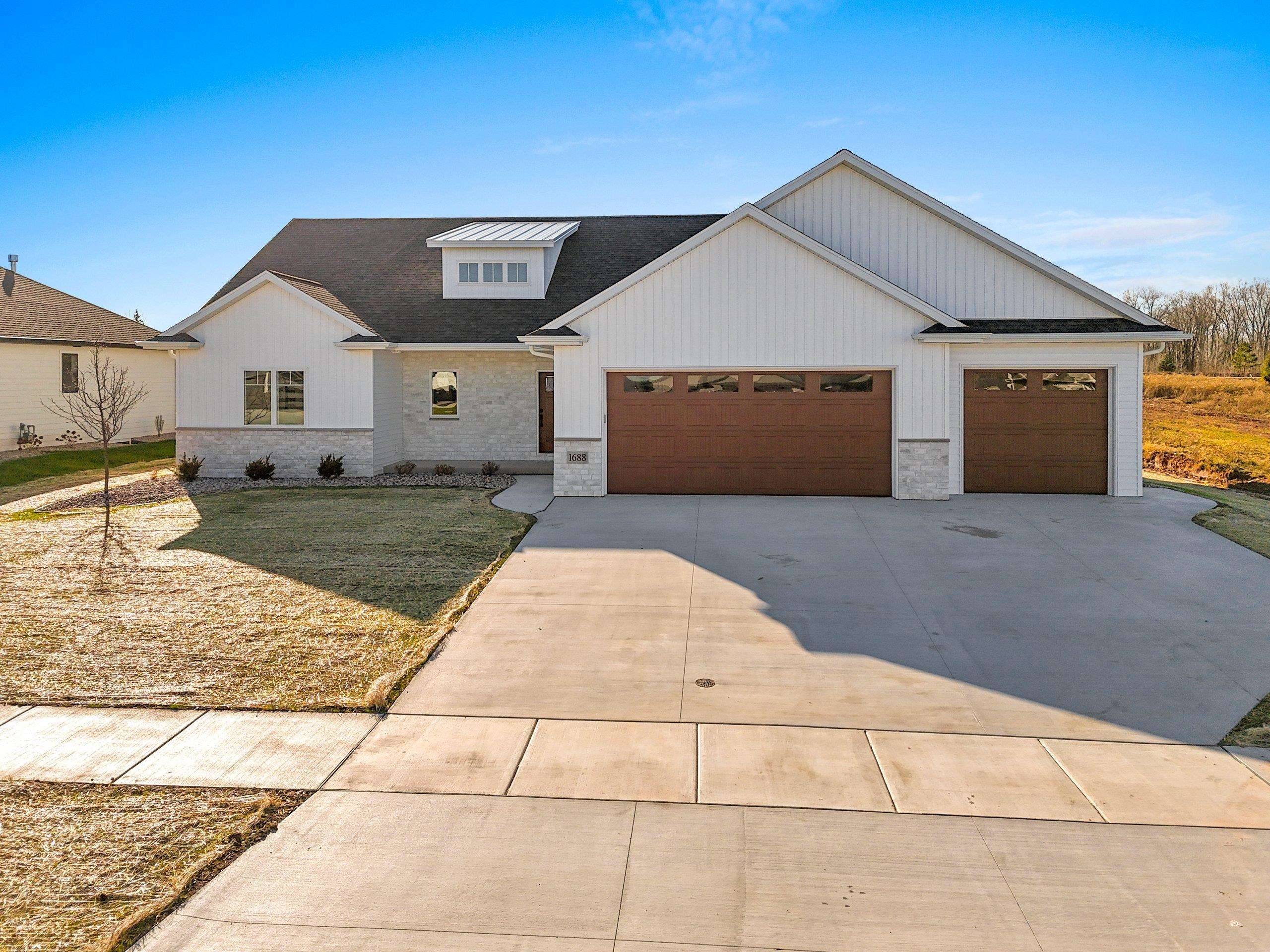 Green Bay, WI 54311,1688 SWEETBRIAR WAY