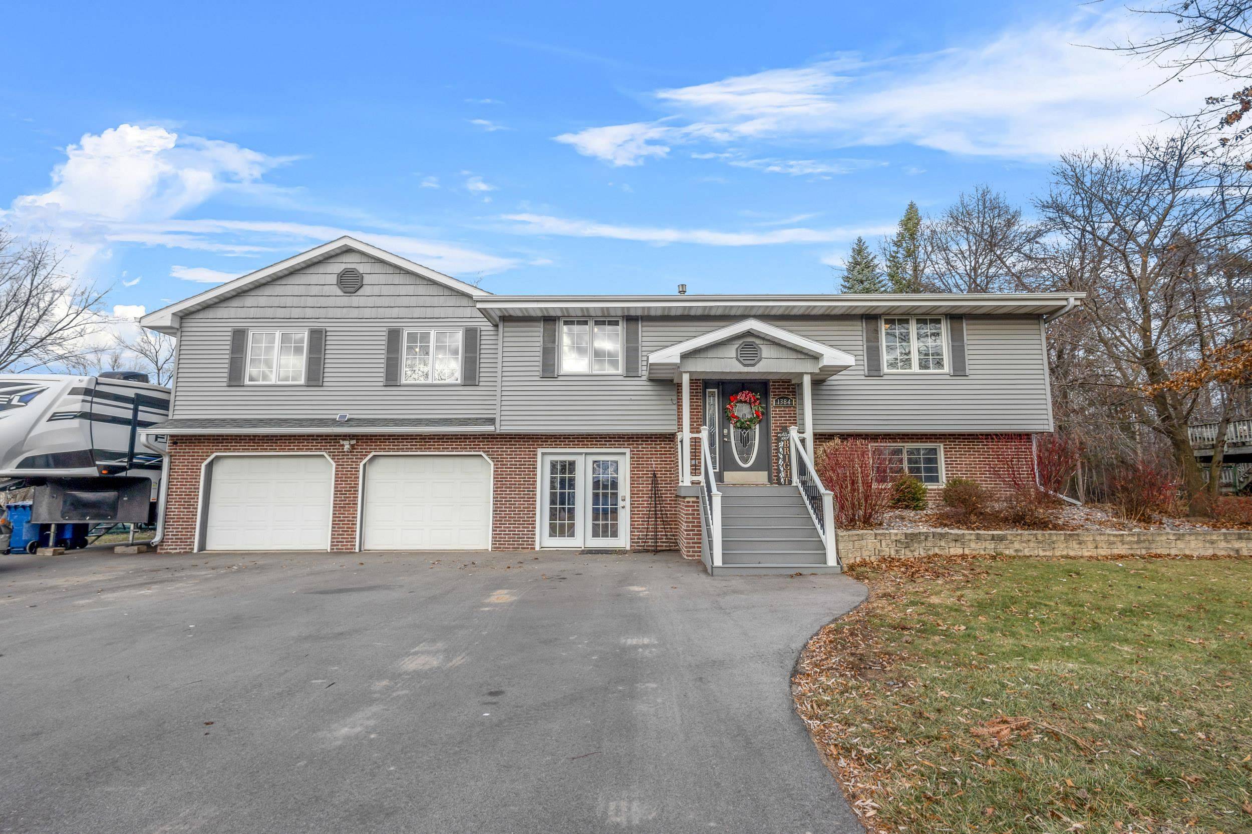 Suamico, WI 54173,1384 HARBOR LIGHTS RD