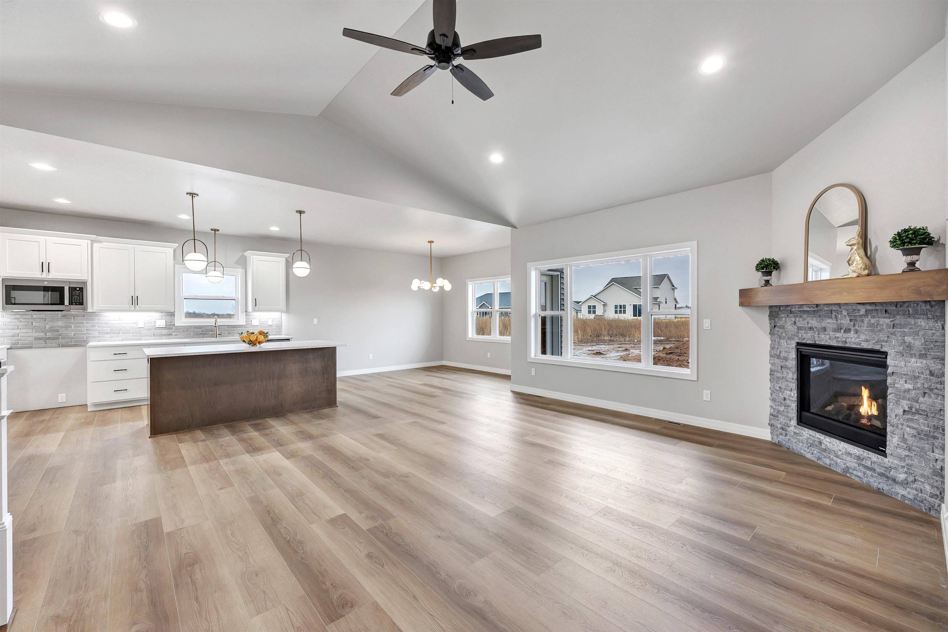 De Pere, WI 54115,1266 AUTUMN FIELD LN