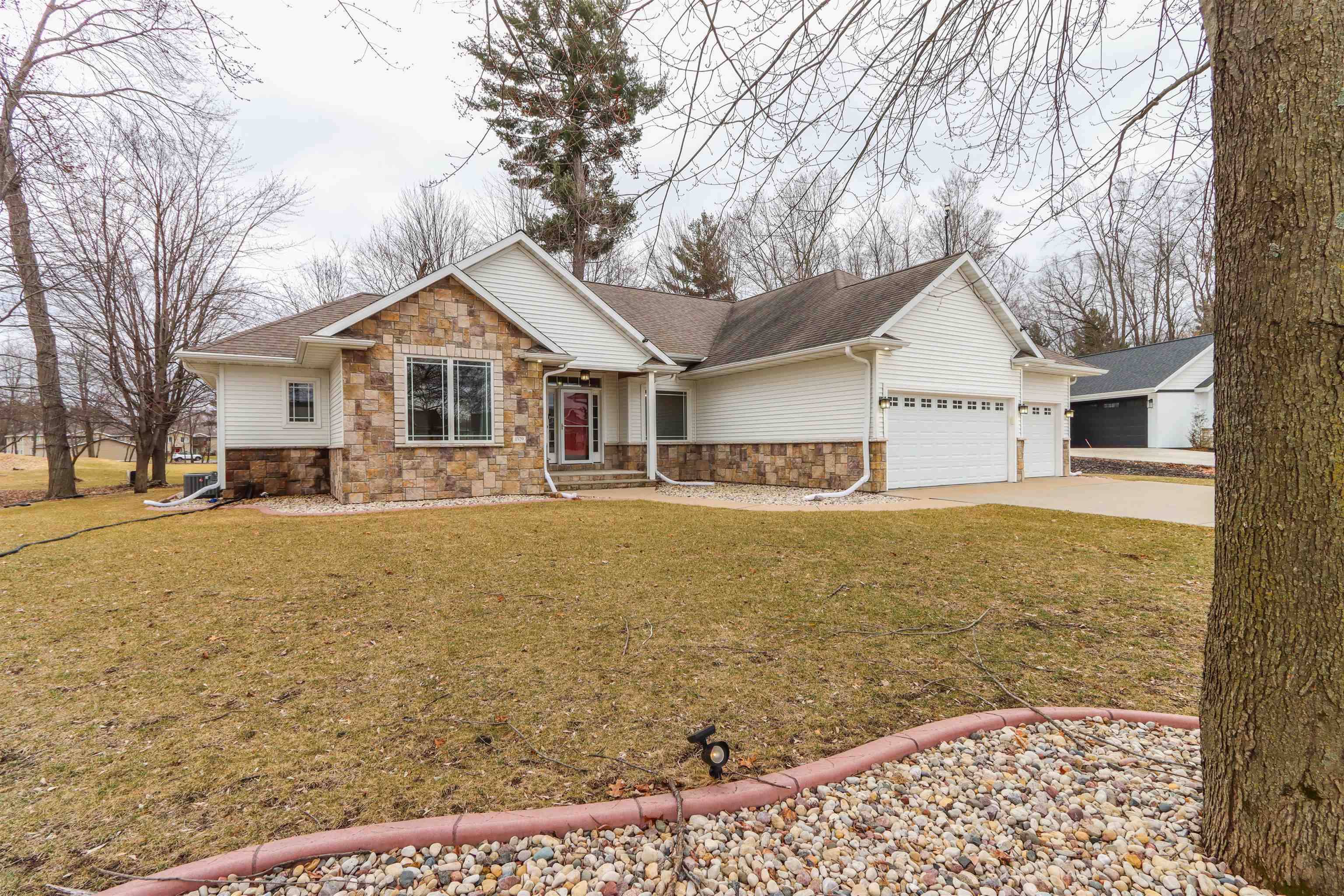 Waupaca, WI 54981-9184,1579 FOXFIRE CT