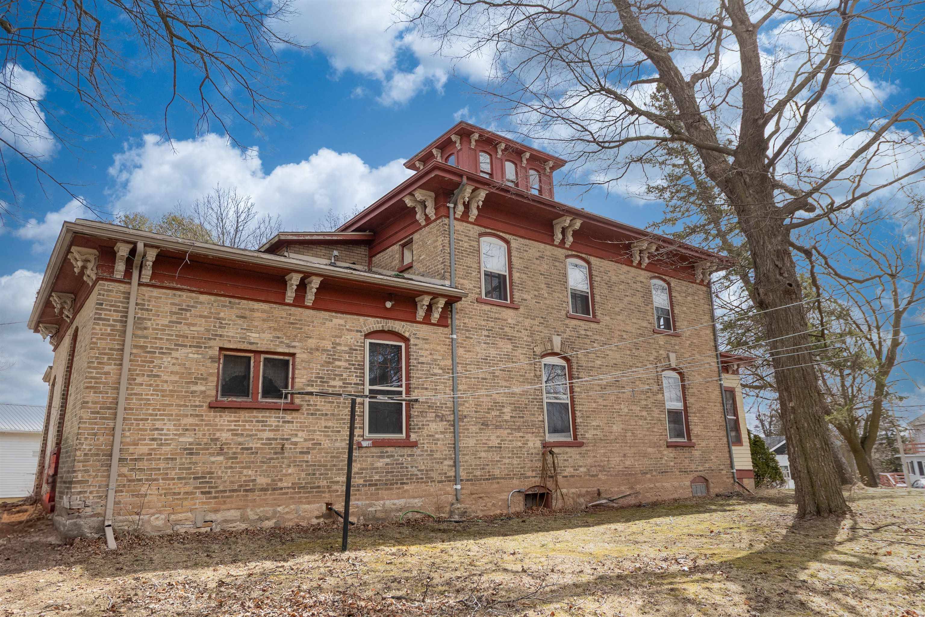 Chilton, WI 53014,220 W MAIN ST