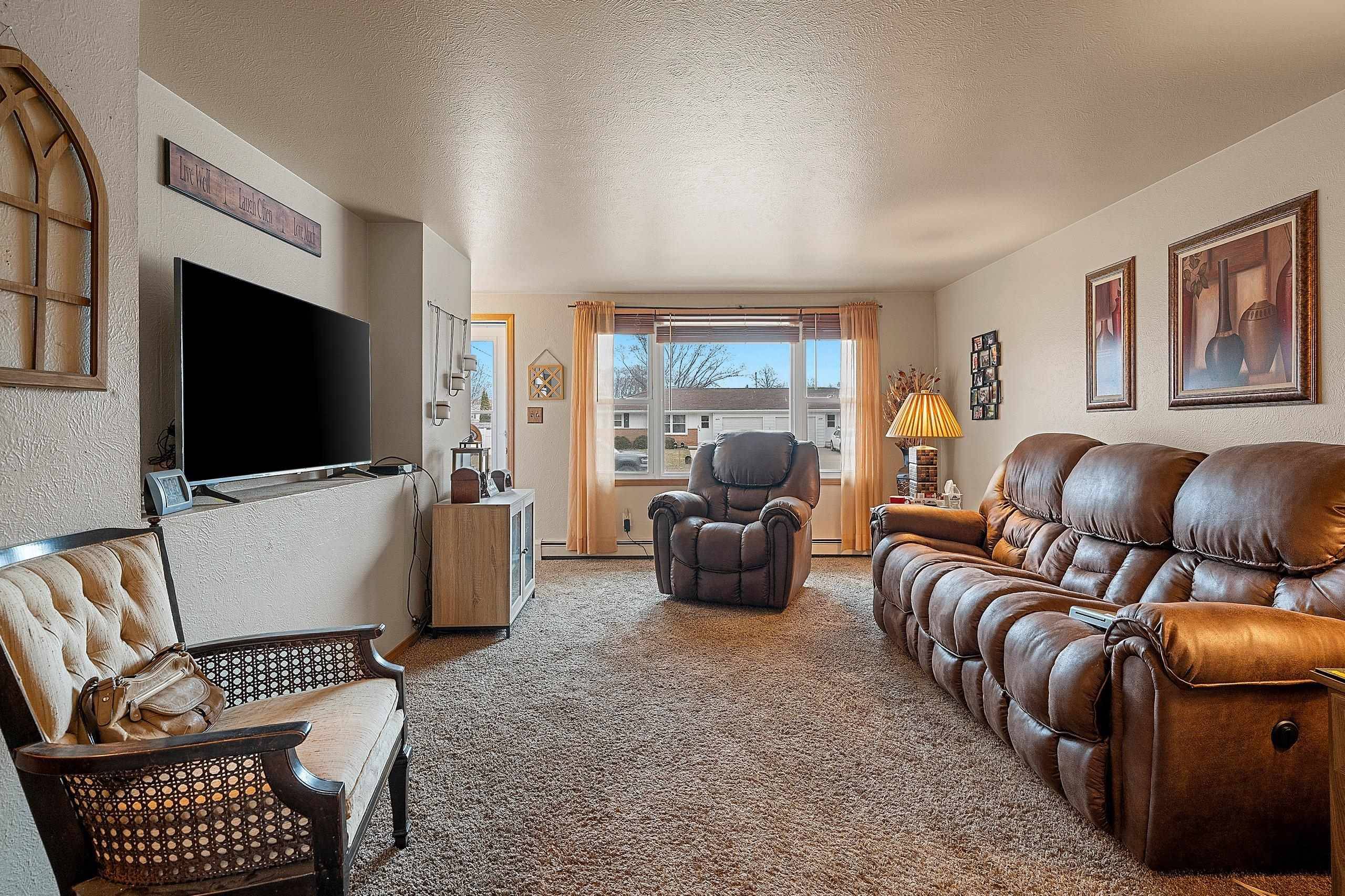 Green Bay, WI 54304-4027,2074 MARLEE LN