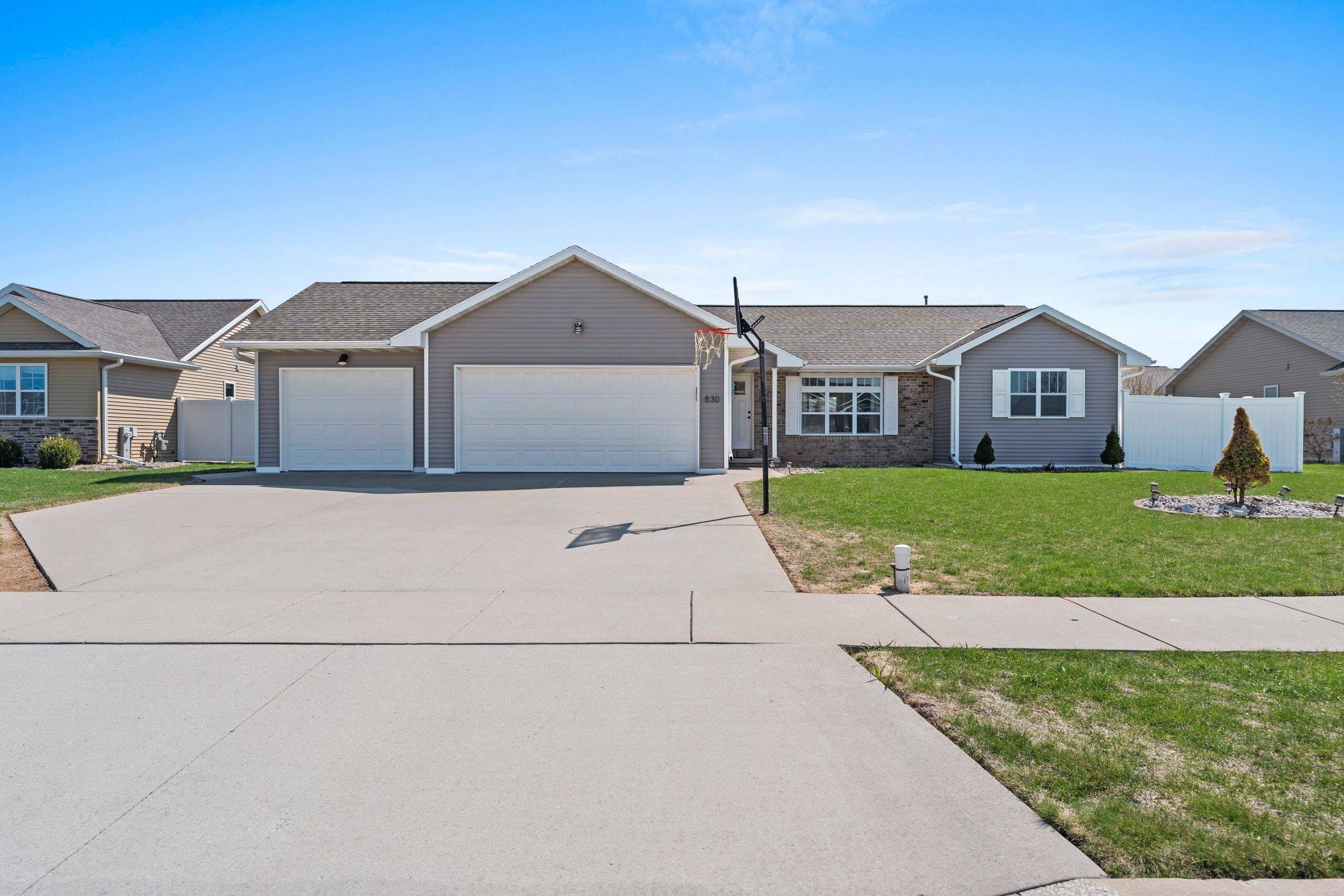 De Pere, WI 54115-7112,830 ROTH RD