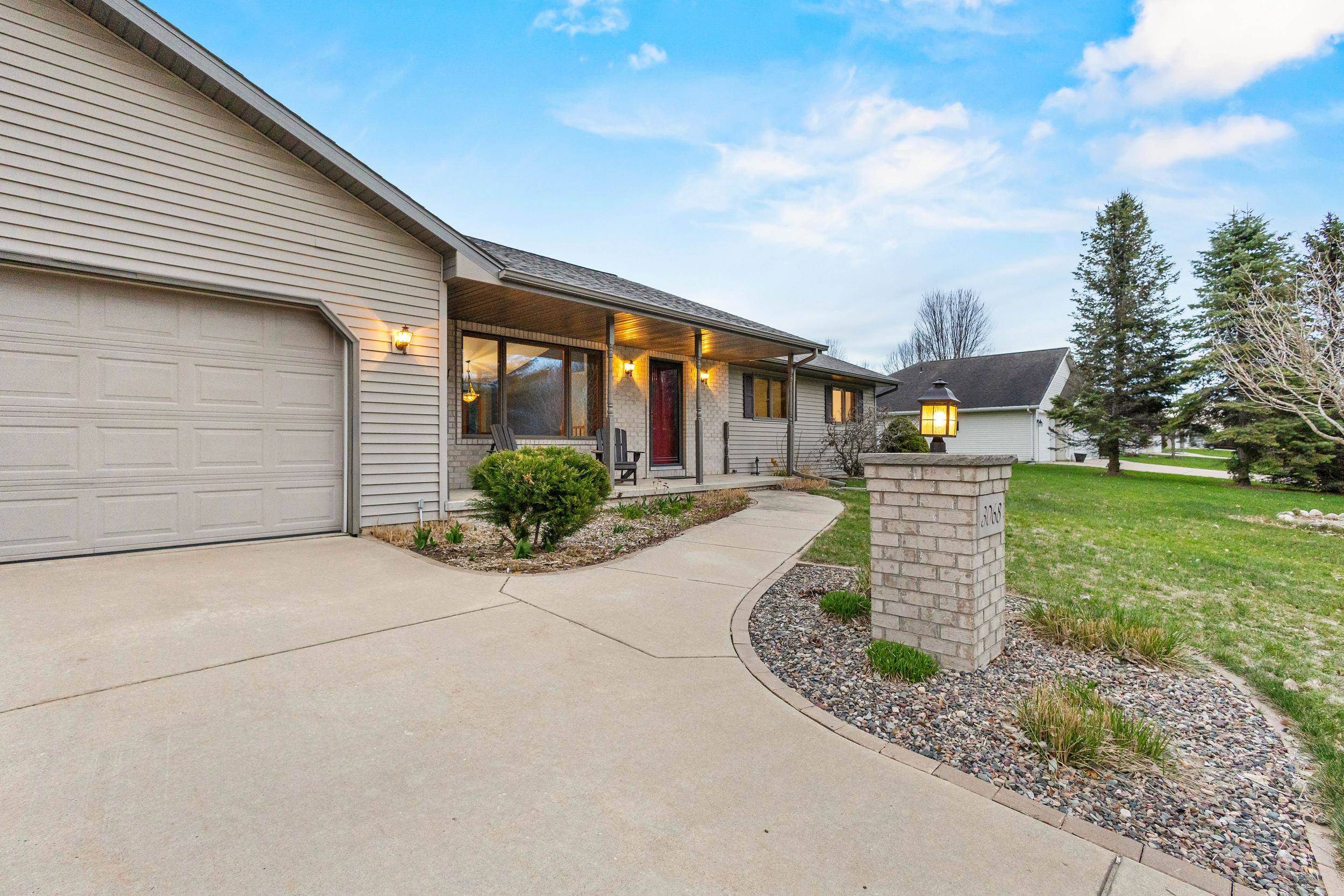 Suamico, WI 54173-8126,3068 LONGVIEW LN