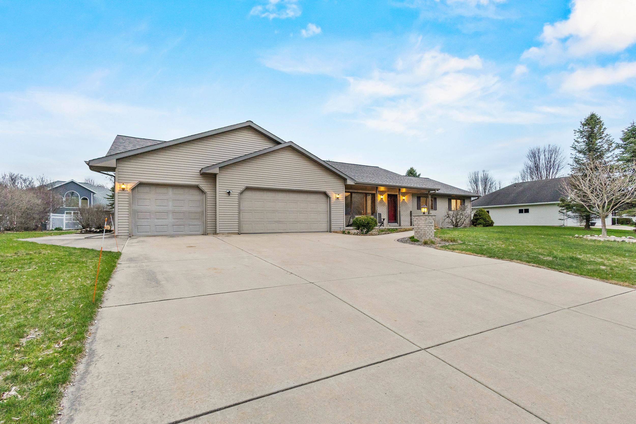 Suamico, WI 54173-8126,3068 LONGVIEW LN