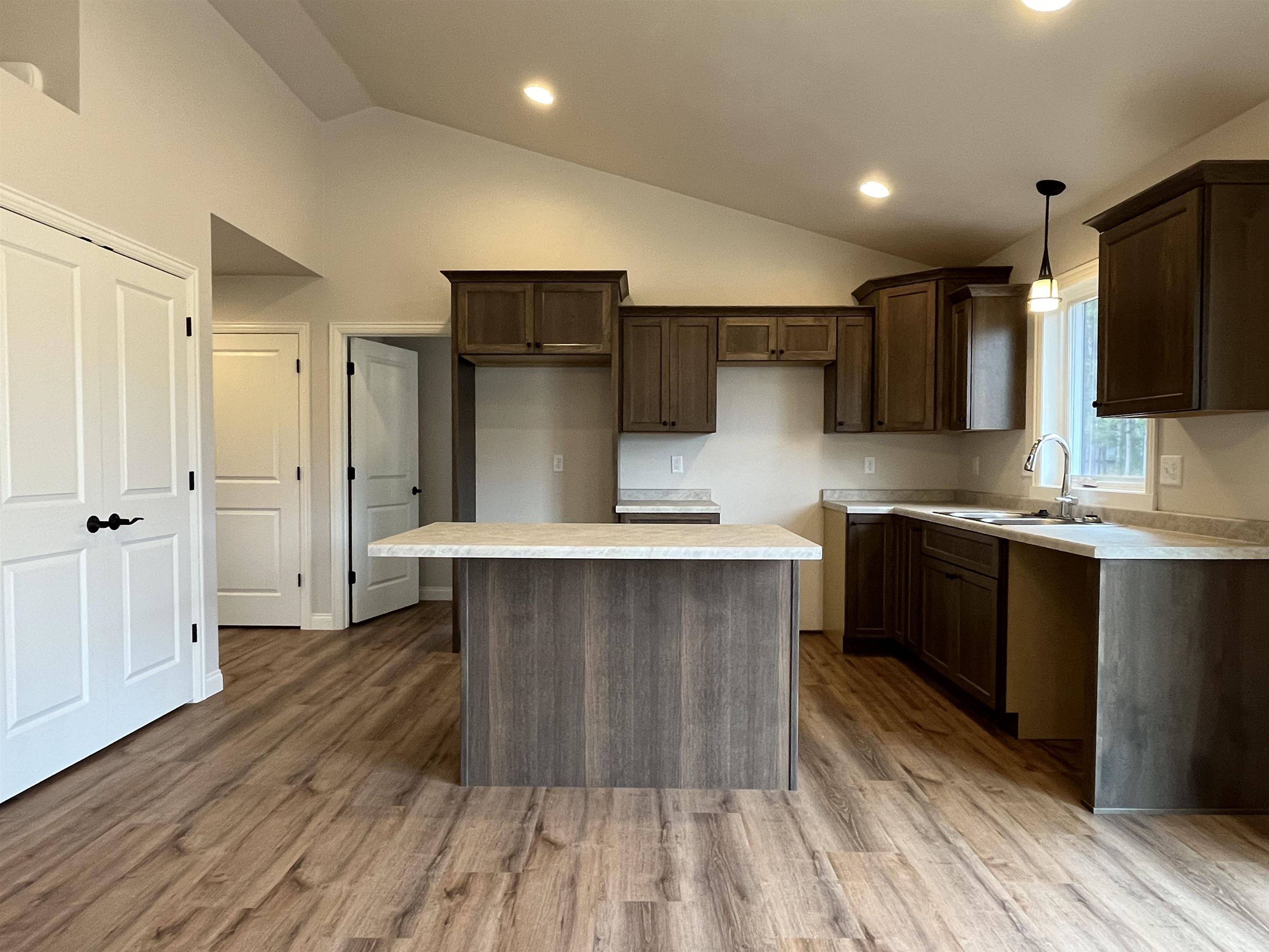 New London, WI 54961-8729,2110 ABBEY RD