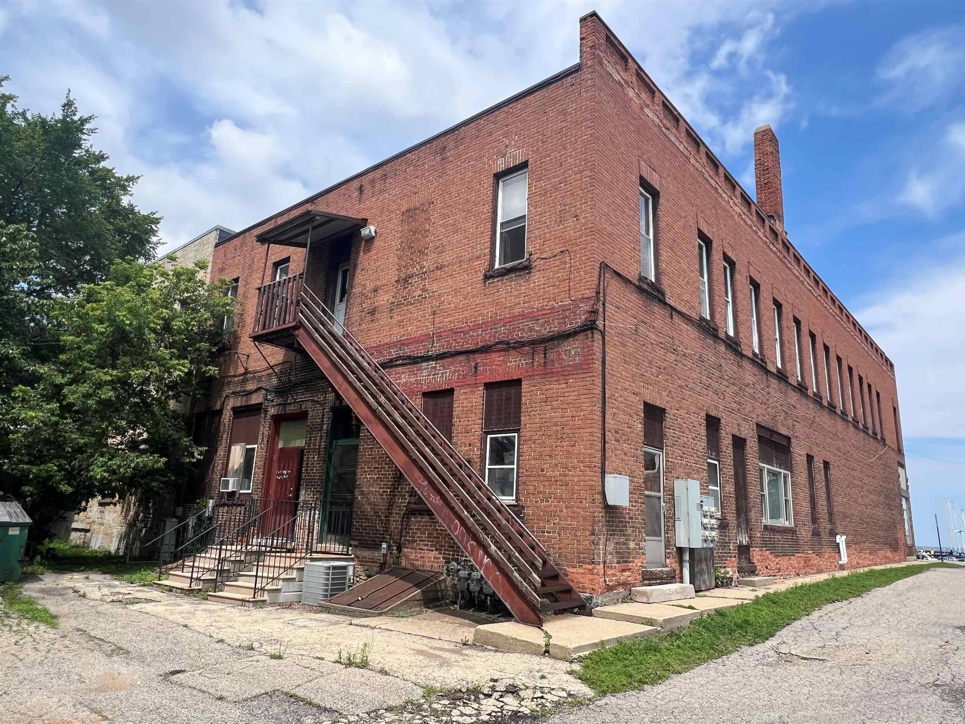 Menominee, MI 49858,801 1ST ST