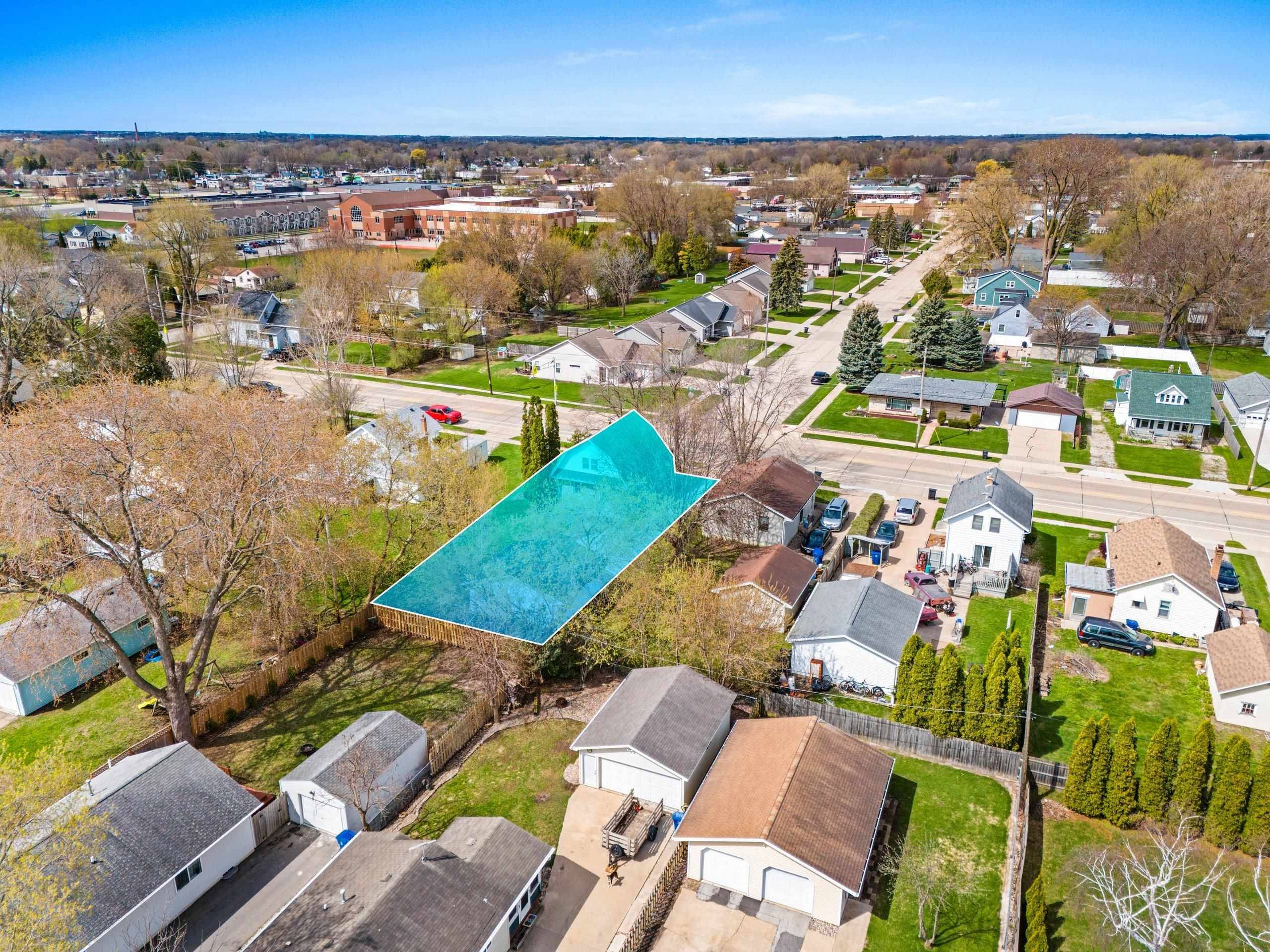Oshkosh, WI 54901,2132 N MAIN ST