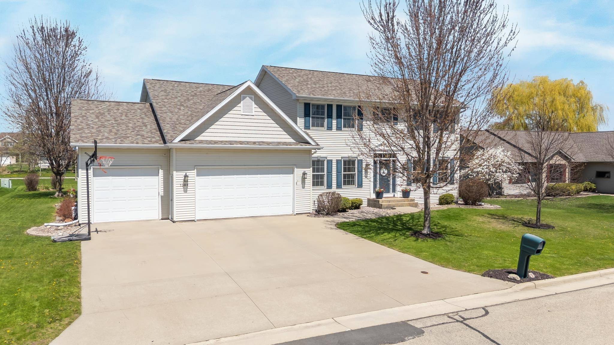 Neenah, WI 54956,1309 FALL VIEW LN