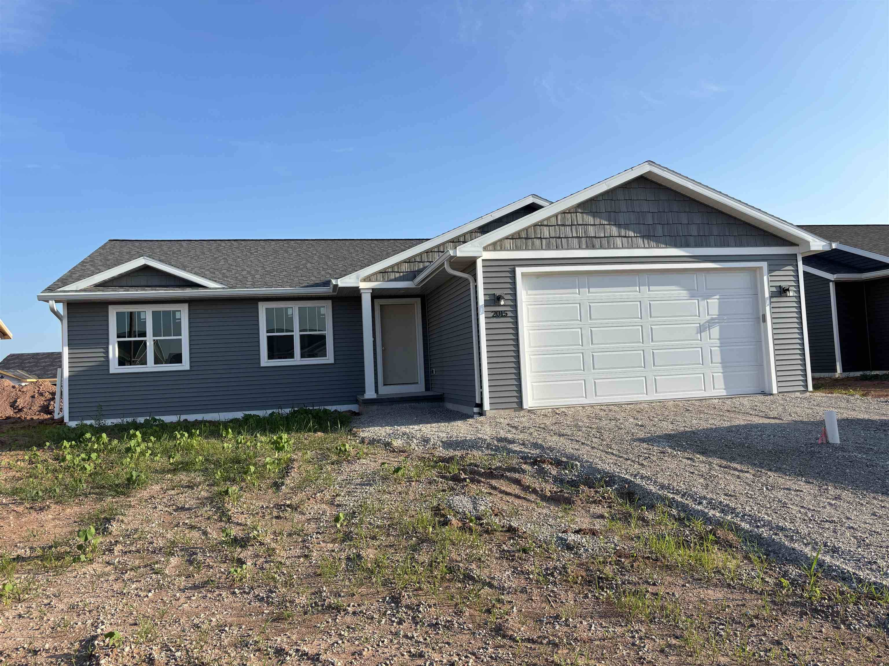 Kaukauna, WI 54130,2015 RED FOX LN