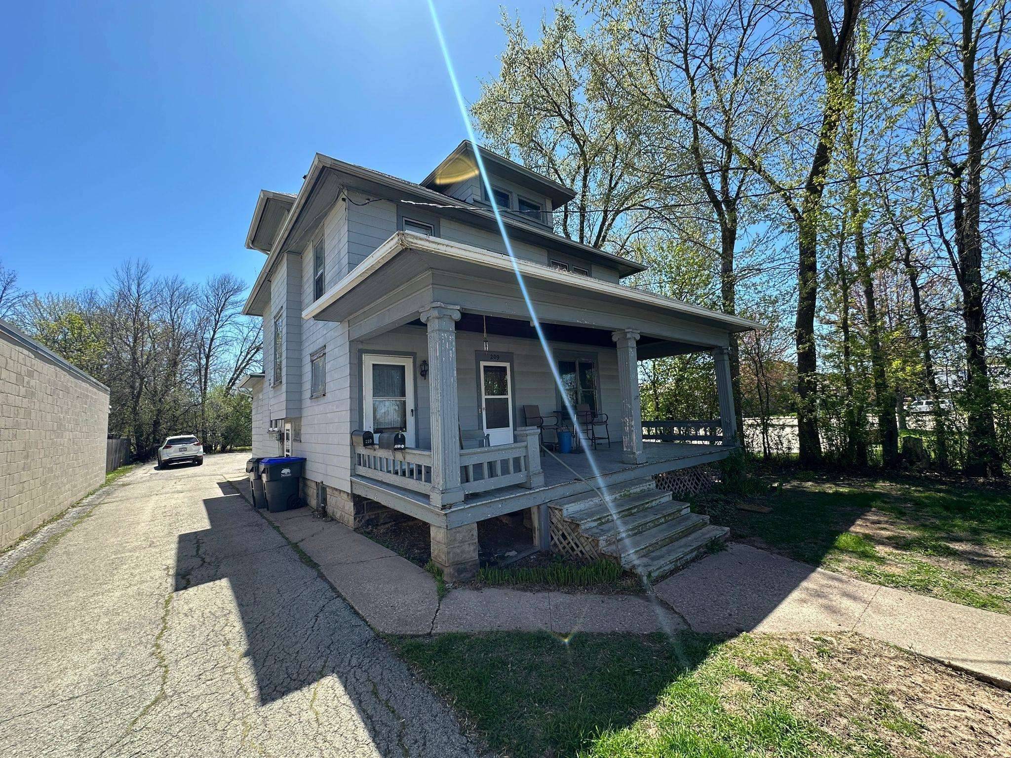 Neenah, WI 54956,209 NICOLET BLVD