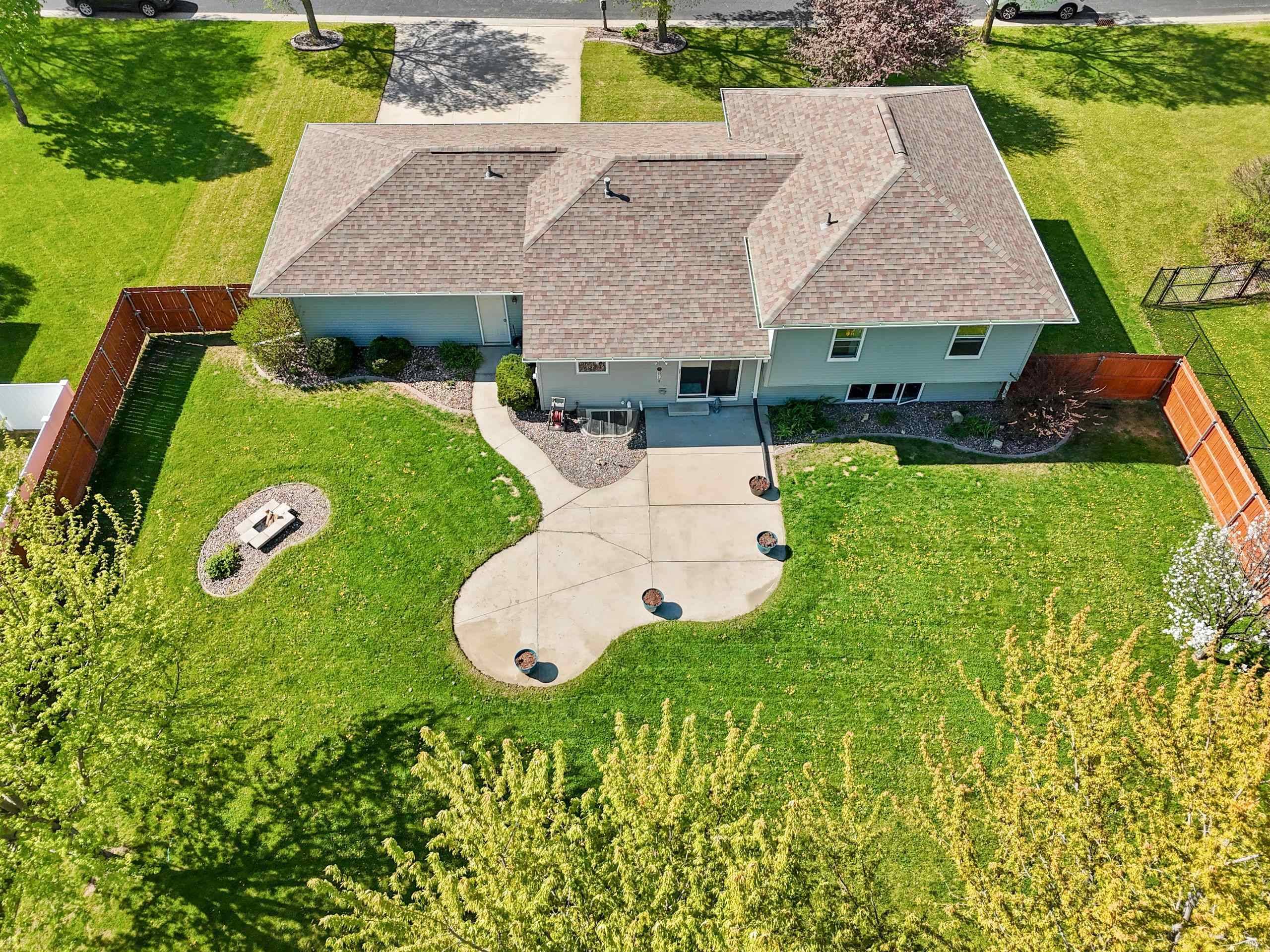 Greenville, WI 54942,W7038 BLUEBLUFF WAY