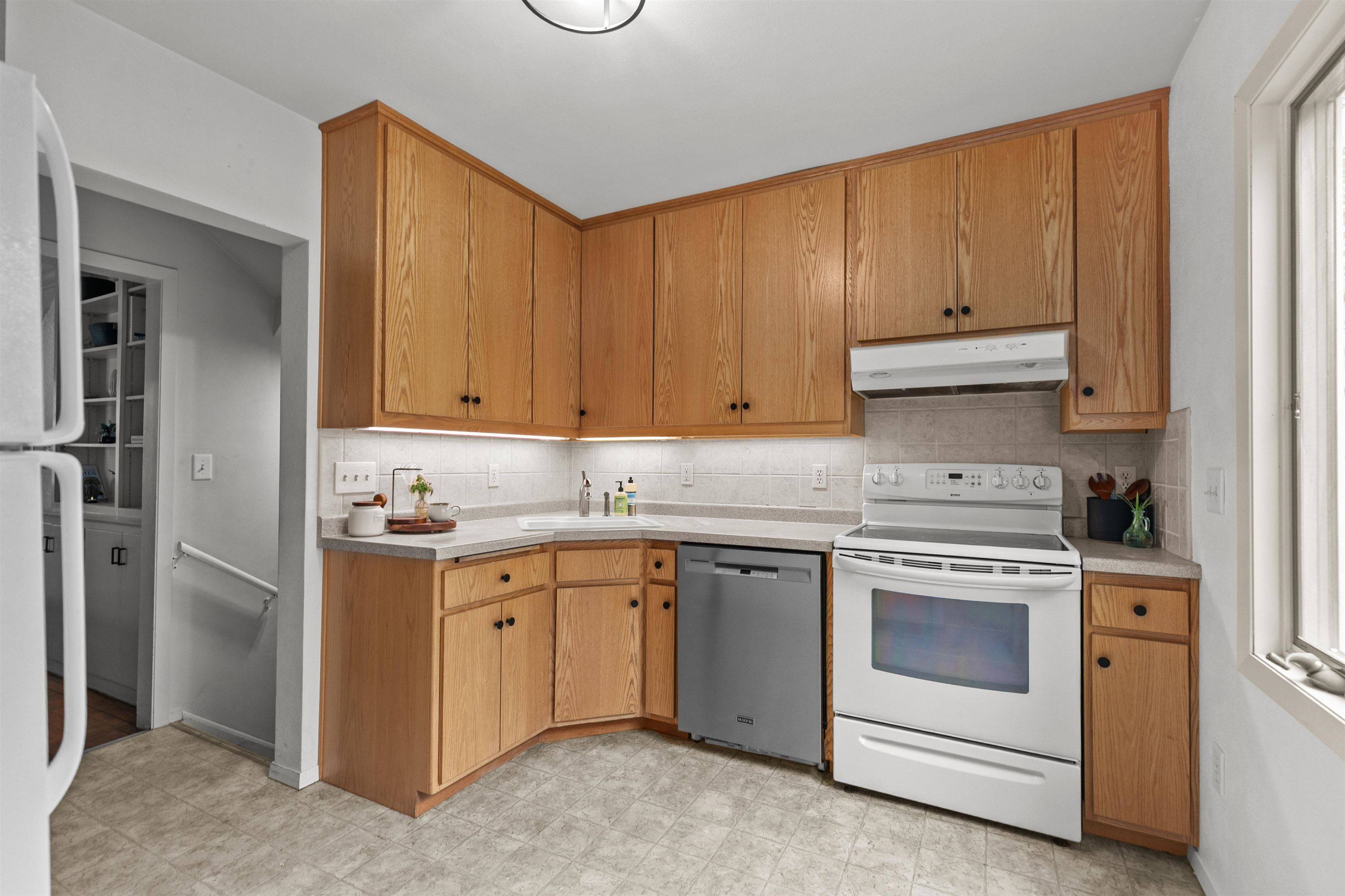 Menasha, WI 54952,209 ELM ST
