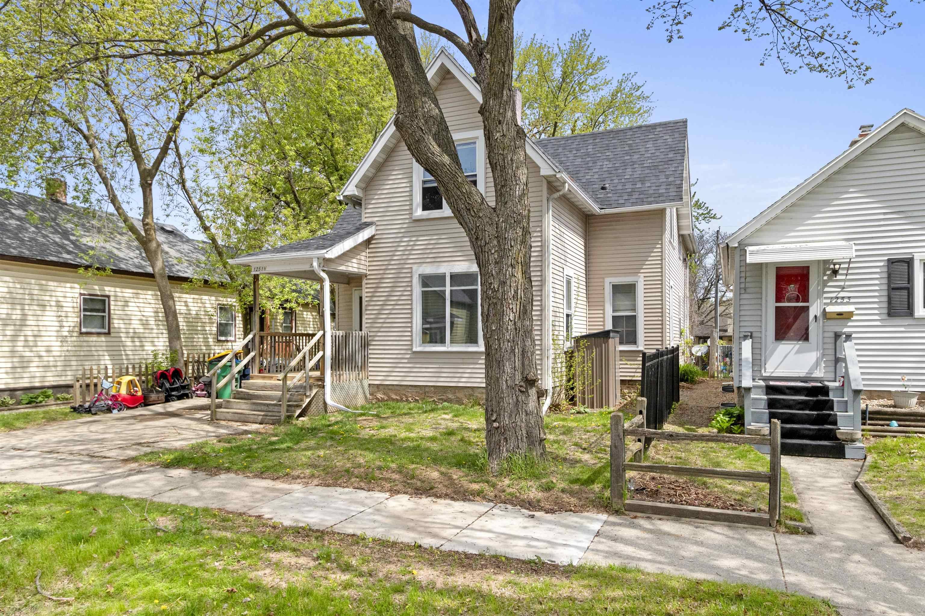 Green Bay, WI 54302,1251 ELM ST